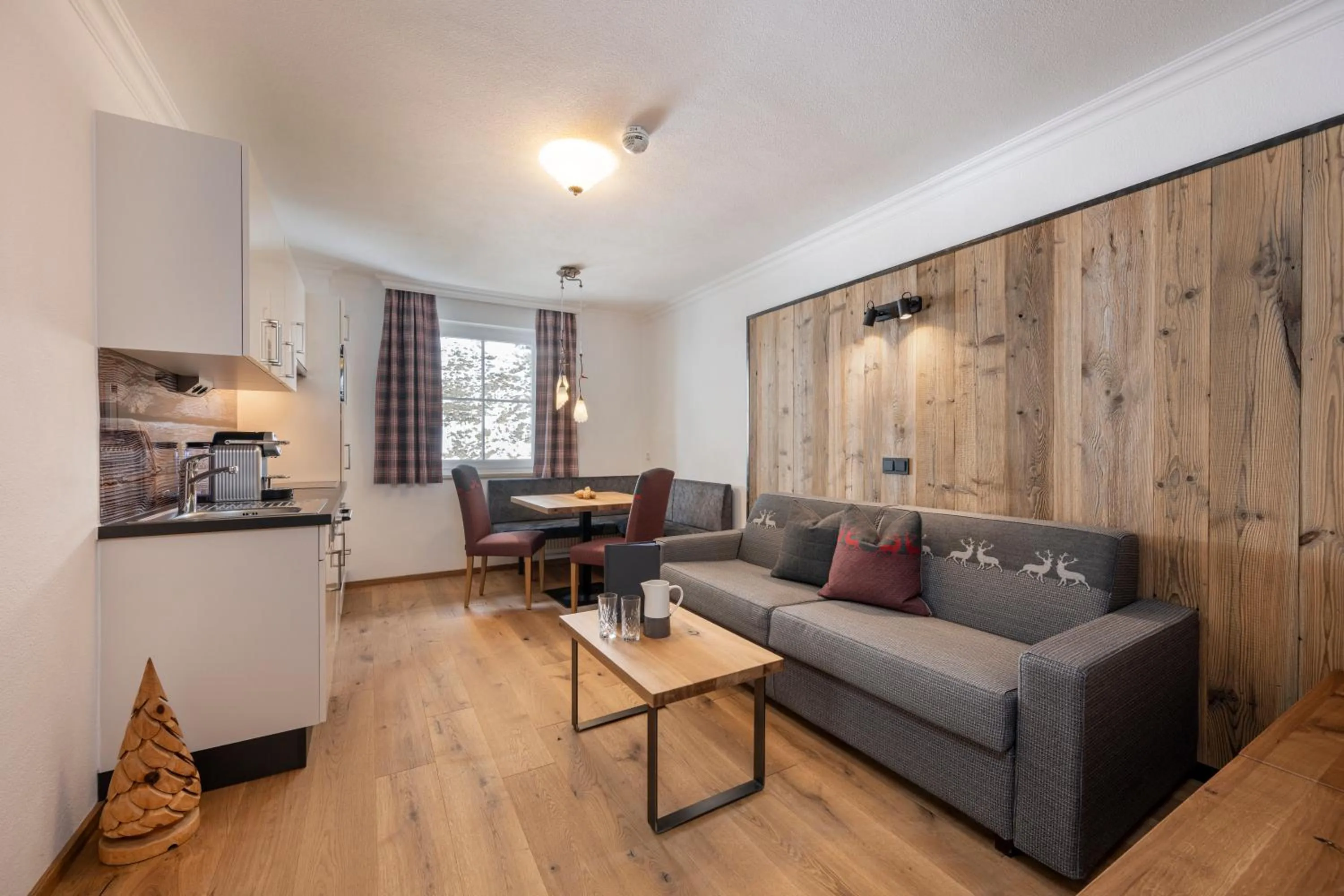 Kitchen or kitchenette in Hotel Almschlössl & Schrotteralm