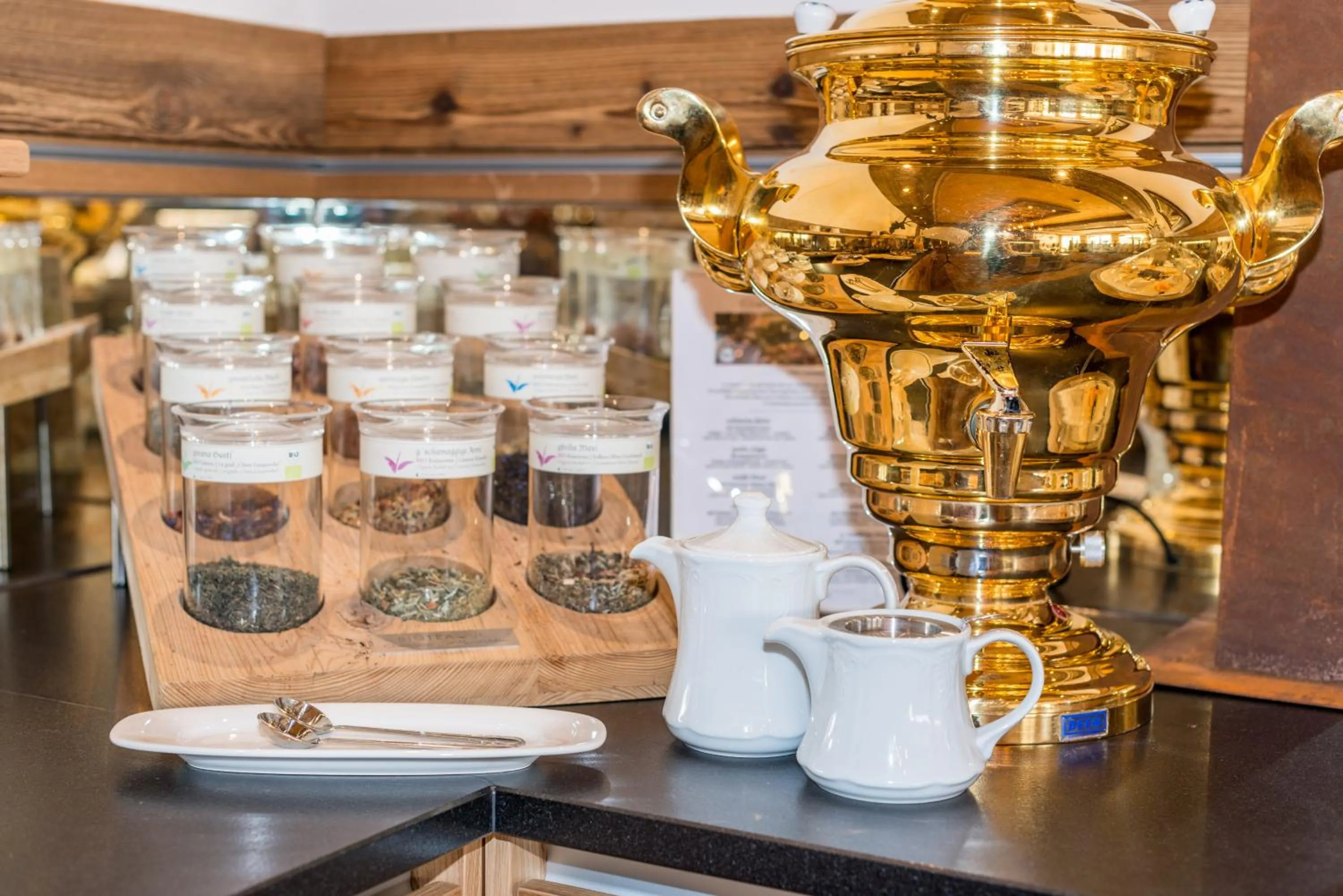 Buffet breakfast in Hotel Almschlössl & Schrotteralm