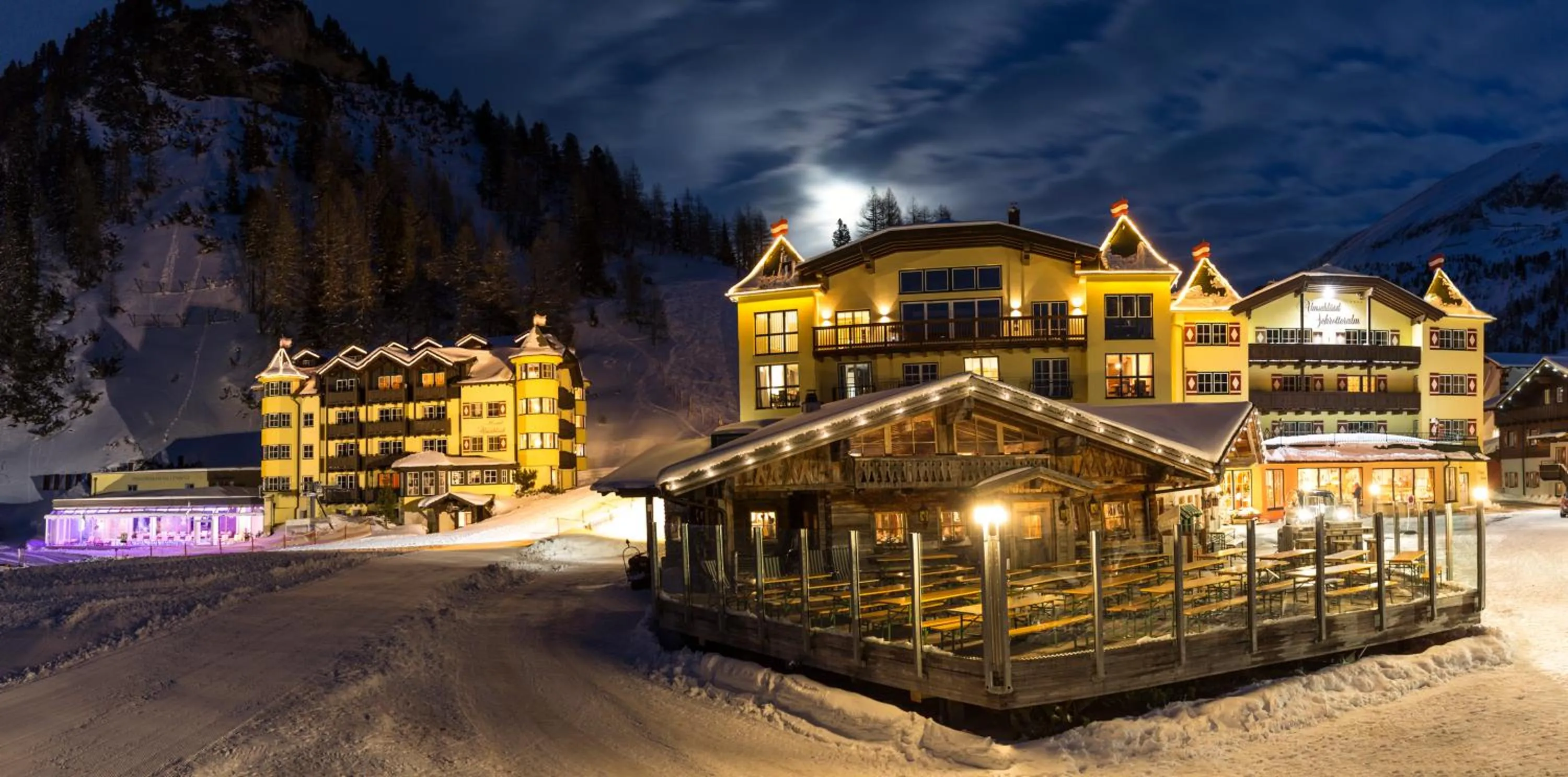 Property building in Hotel Almschlössl & Schrotteralm