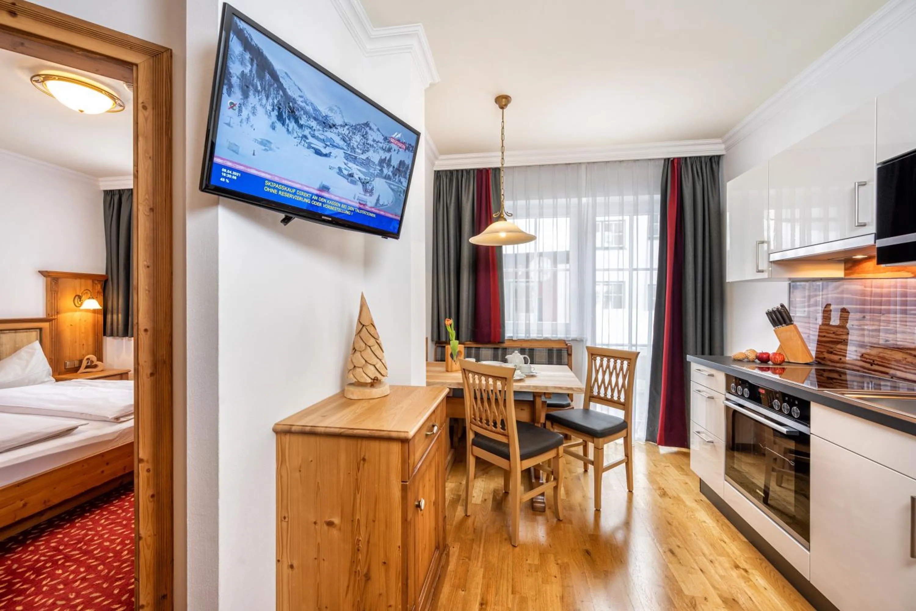 Communal lounge/ TV room, Bed in Hotel Almschlössl & Schrotteralm