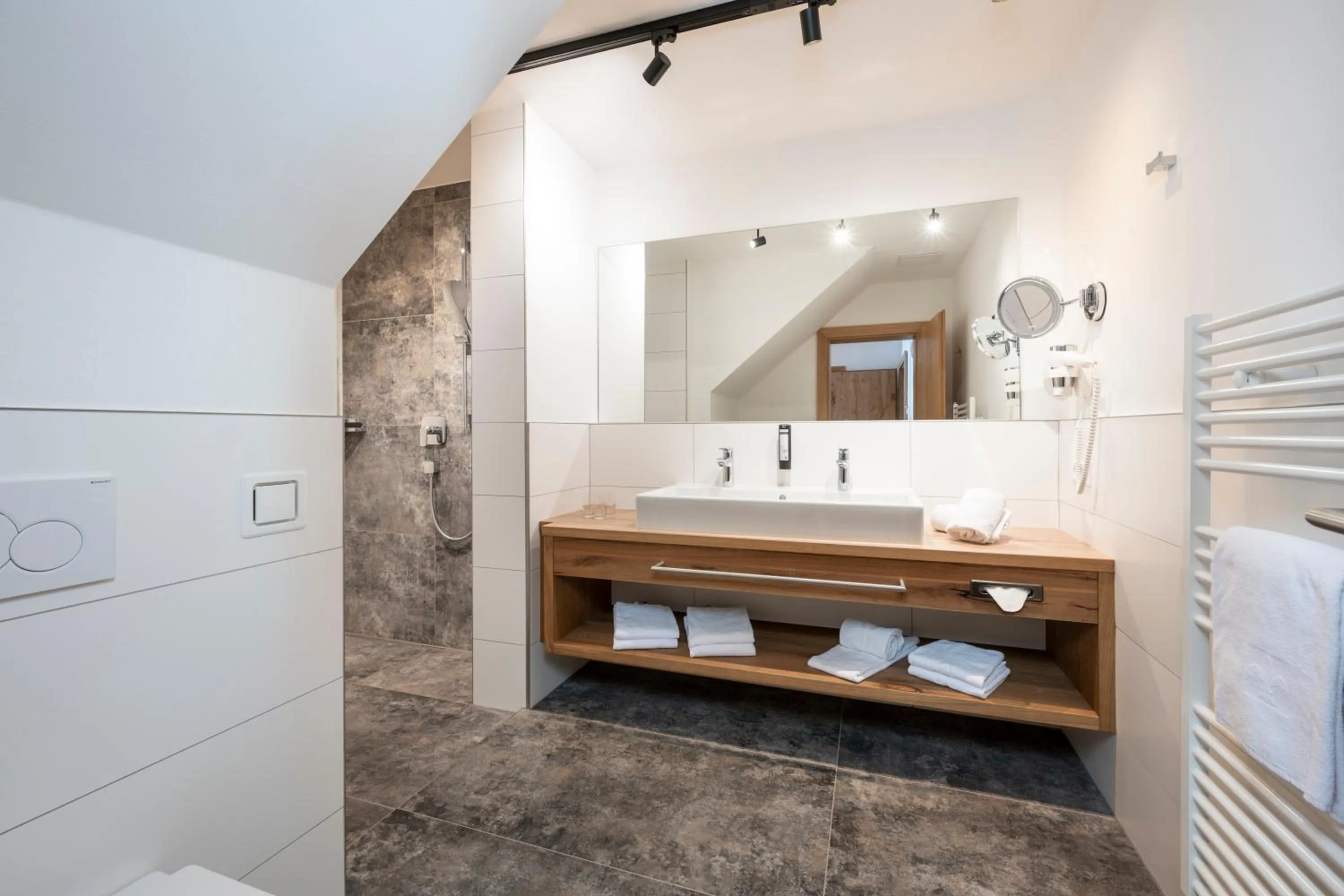 Hotel Almschlössl & Schrotteralm