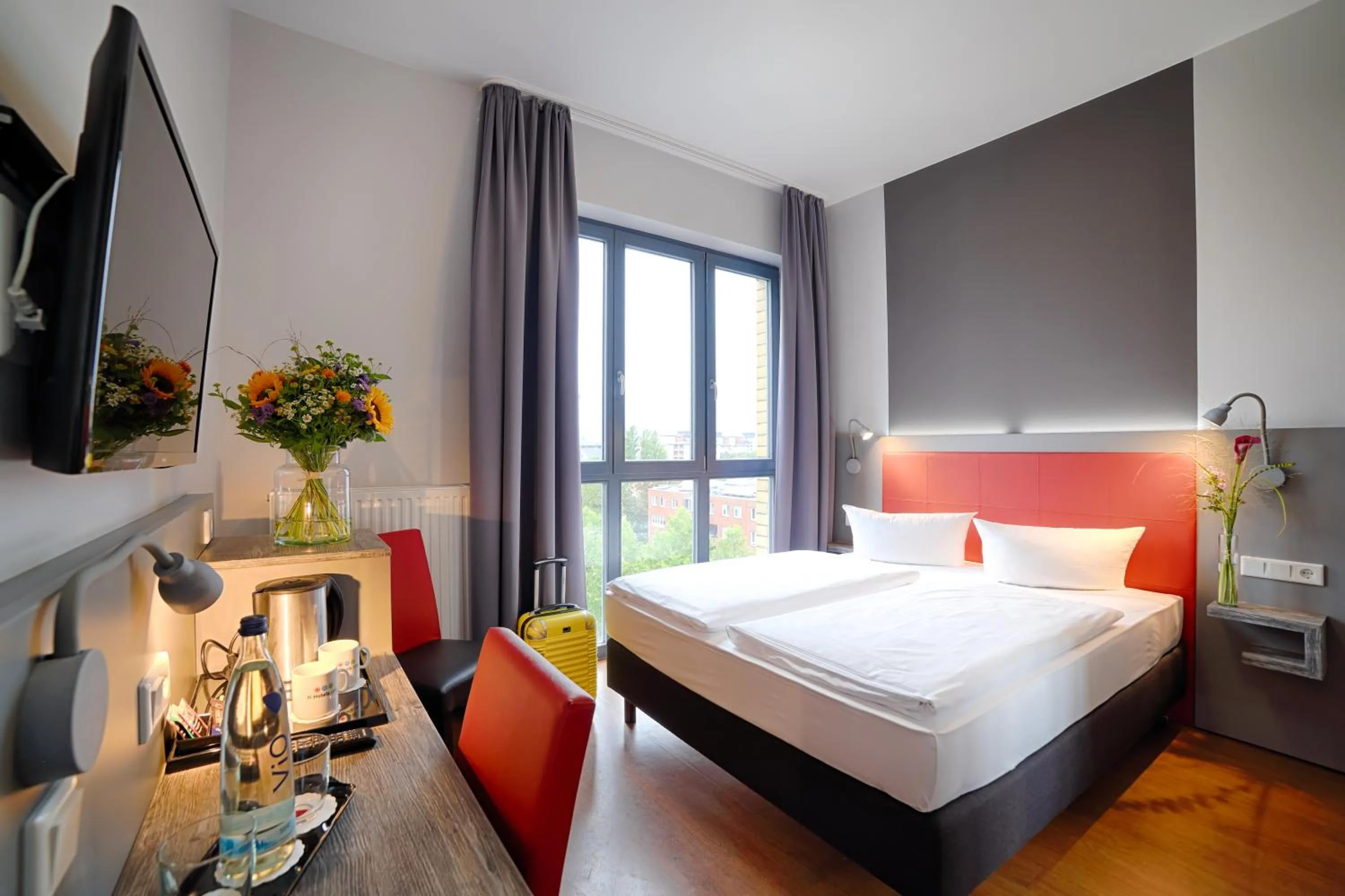 Bed in H+ Hotel 4Youth