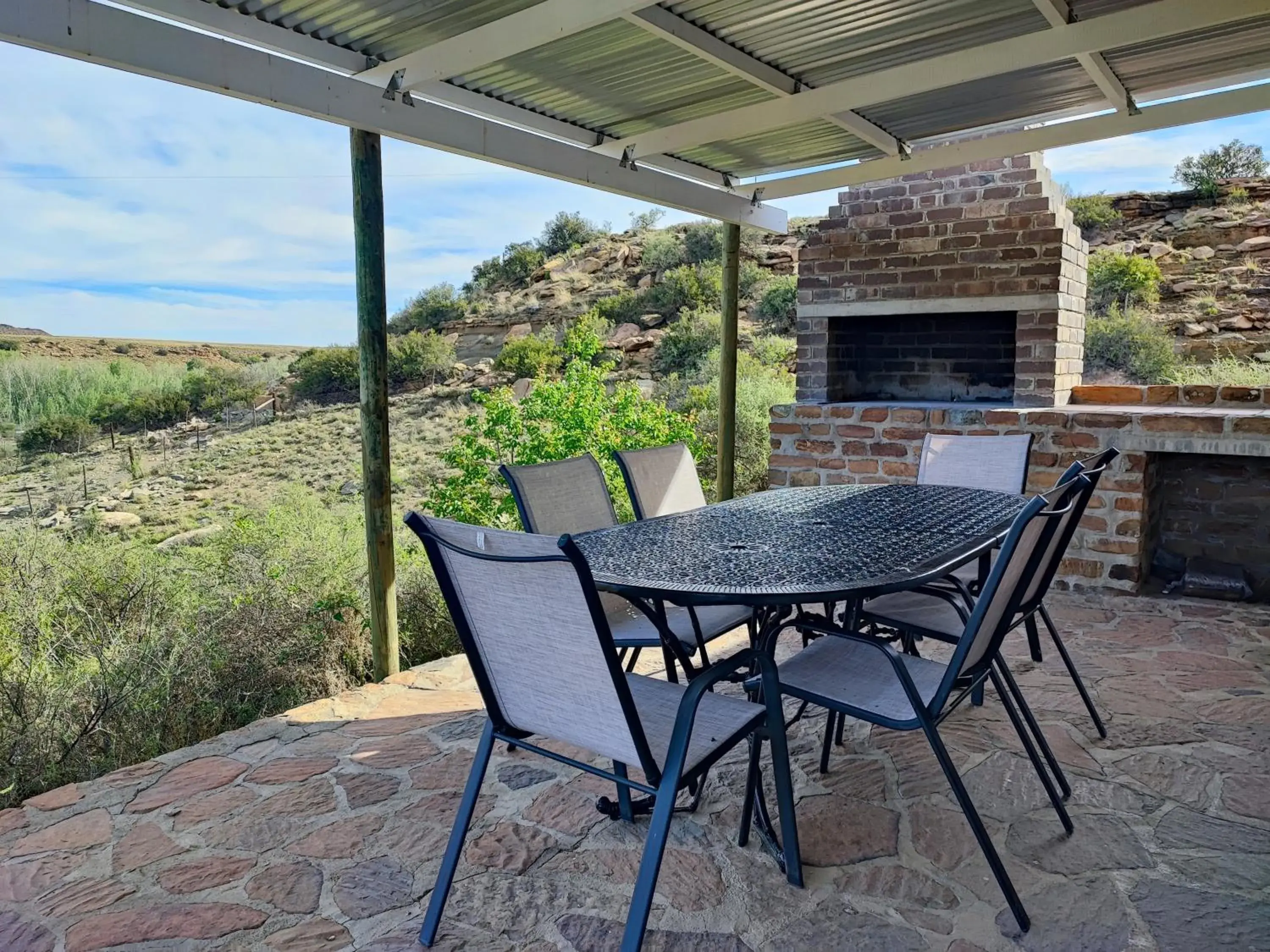 Three-Bedroom Cottage in Ganora Guest Farm, Camping and Excursions Three-Bedroom Cottage in Ganora Guest Farm, Camping and Excursions