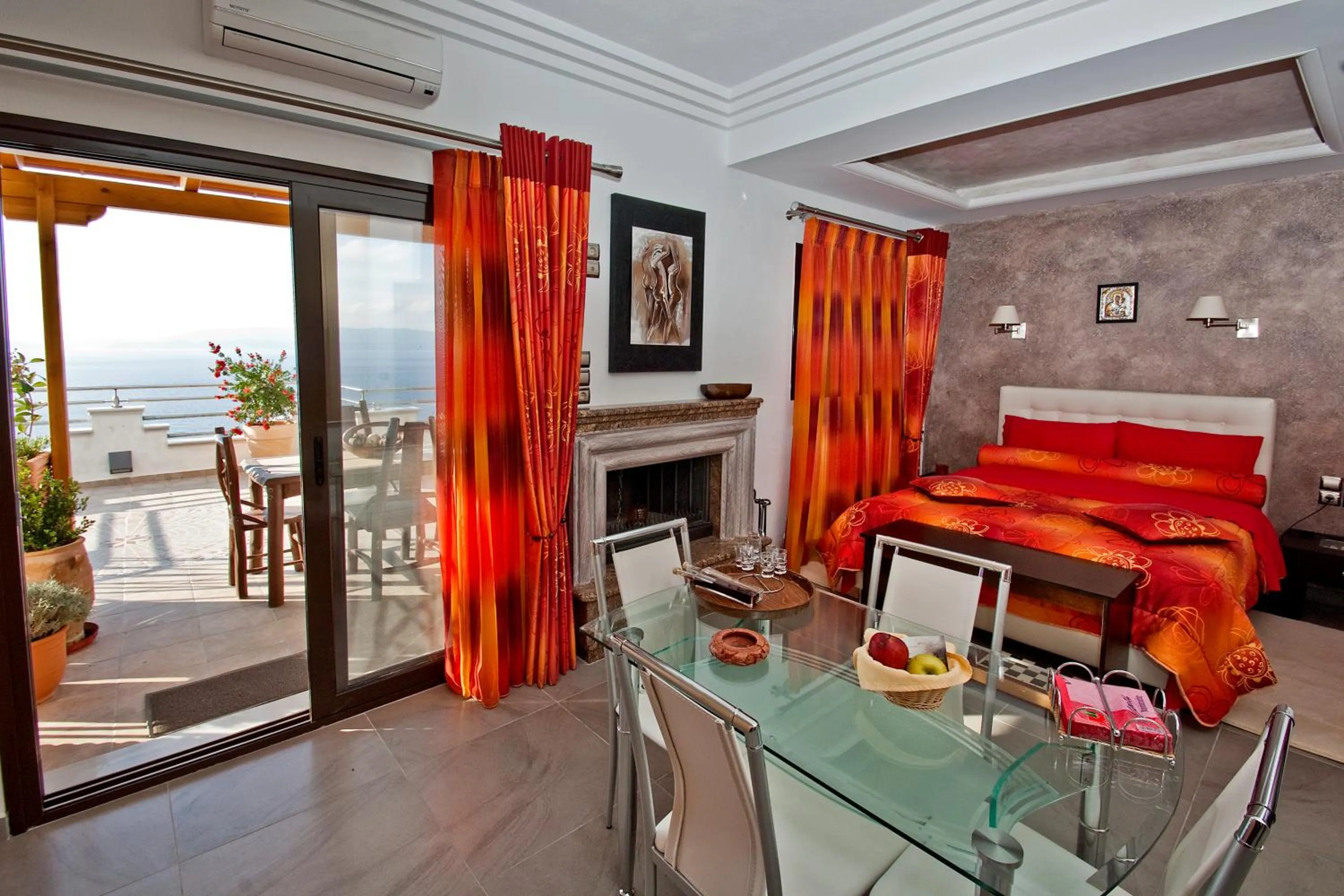 Photo of the whole room in Aegean Wave - Faros