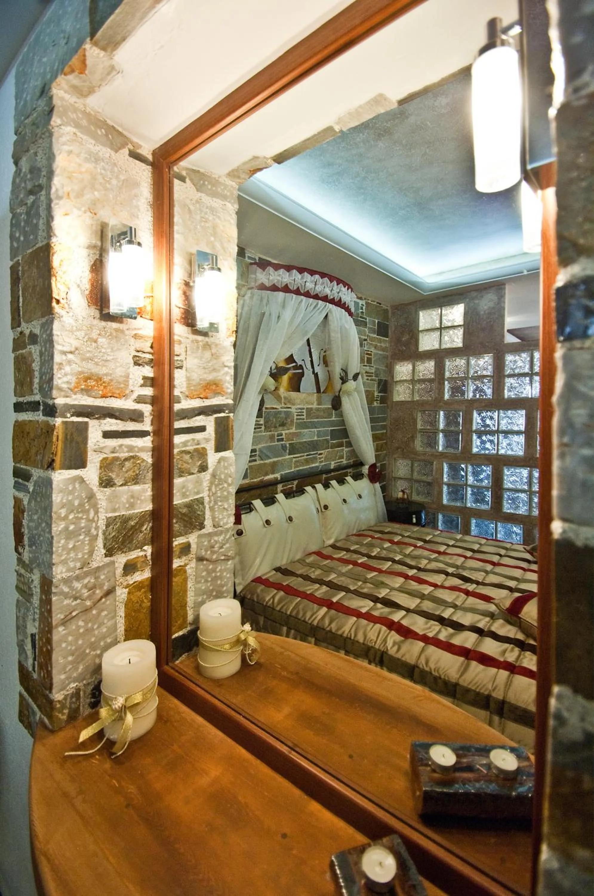 Bed in Aegean Wave - Faros