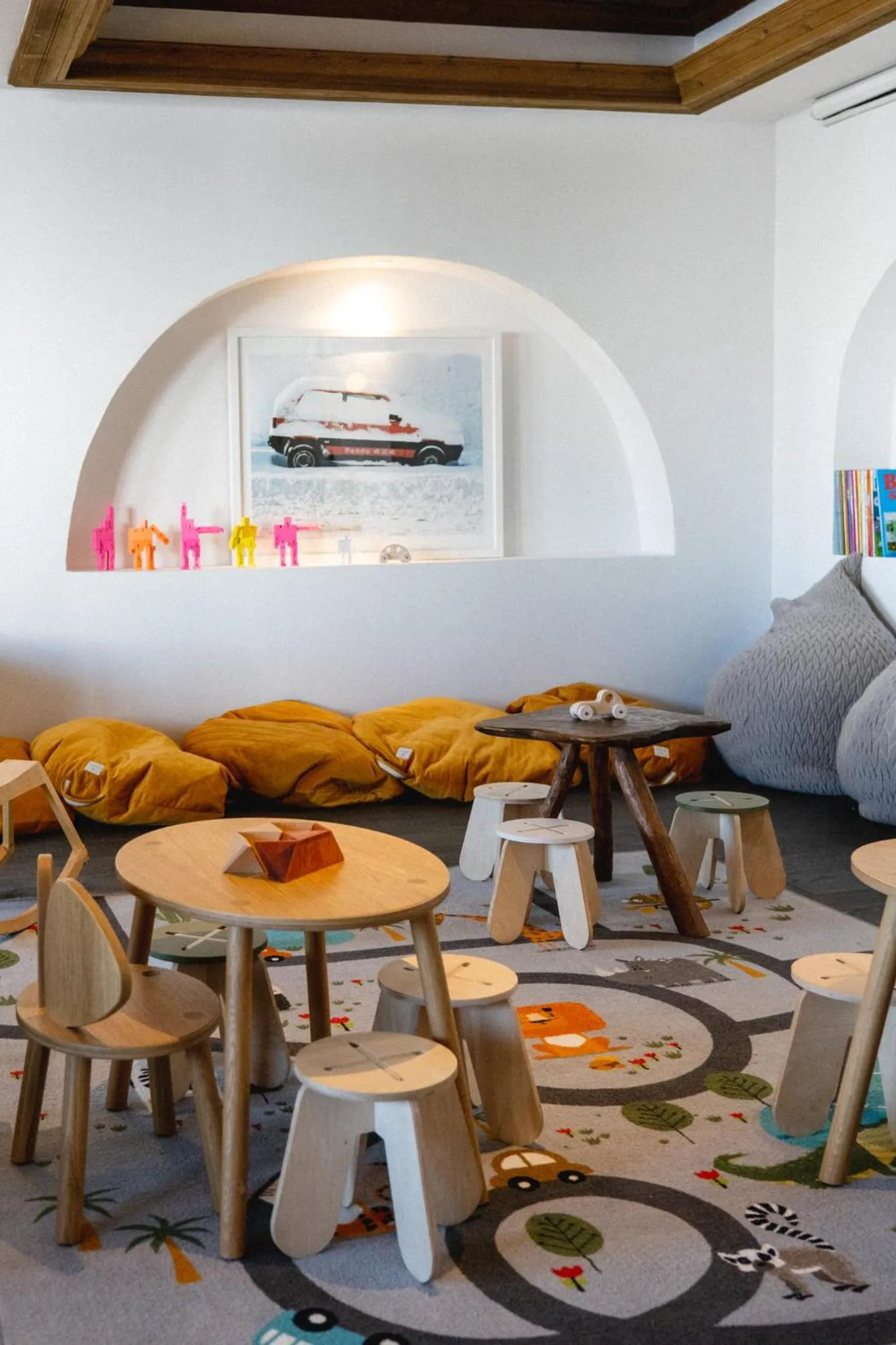 Lobby or reception in Le Val Thorens, a Beaumier hotel