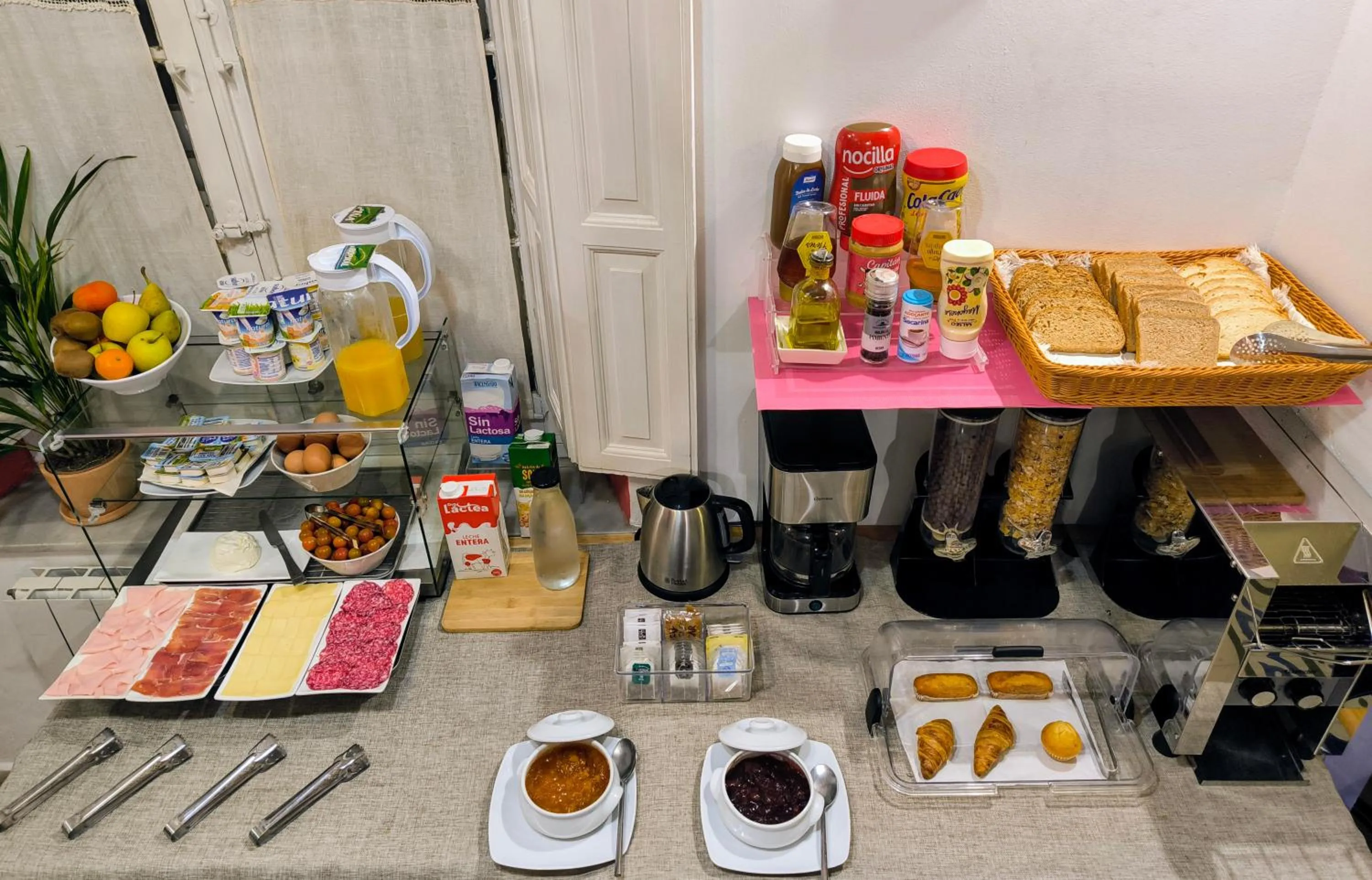 Breakfast in Villa Alicia Guest House