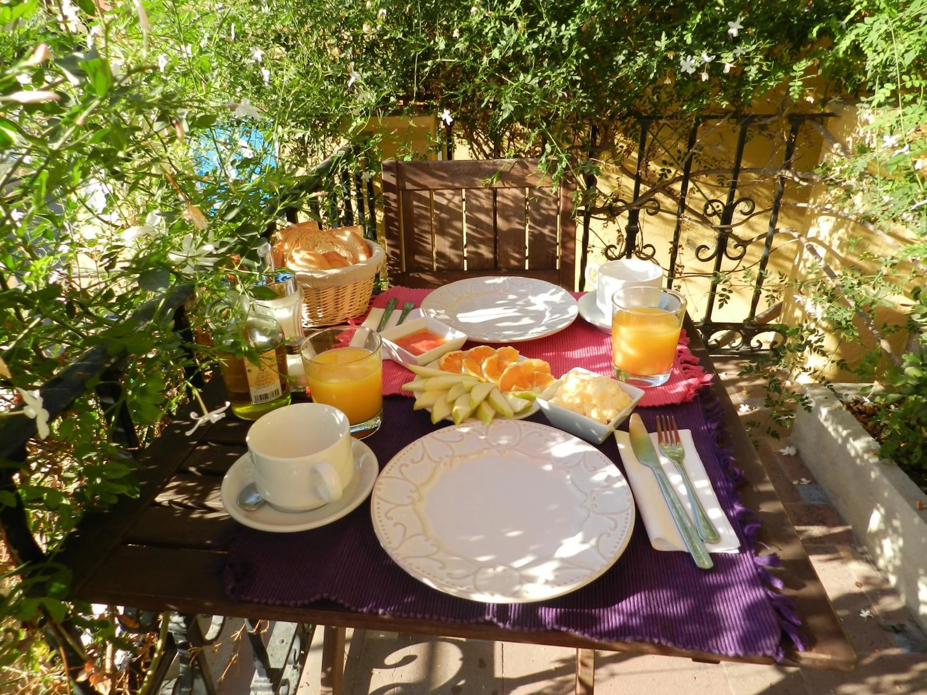 Breakfast in Villa Alicia Guest House