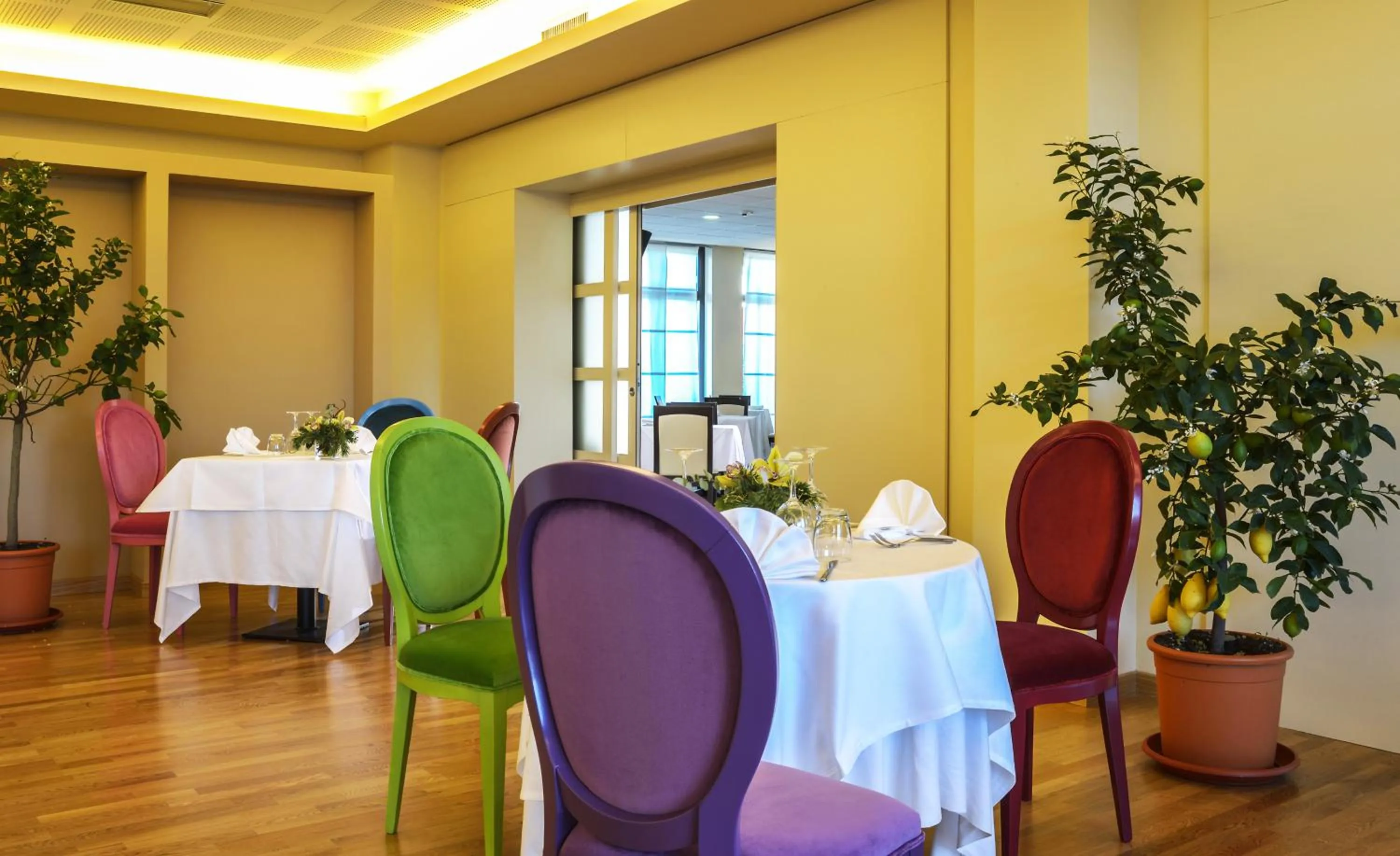 Restaurant/places to eat in Best Western Plus Hotel Expo