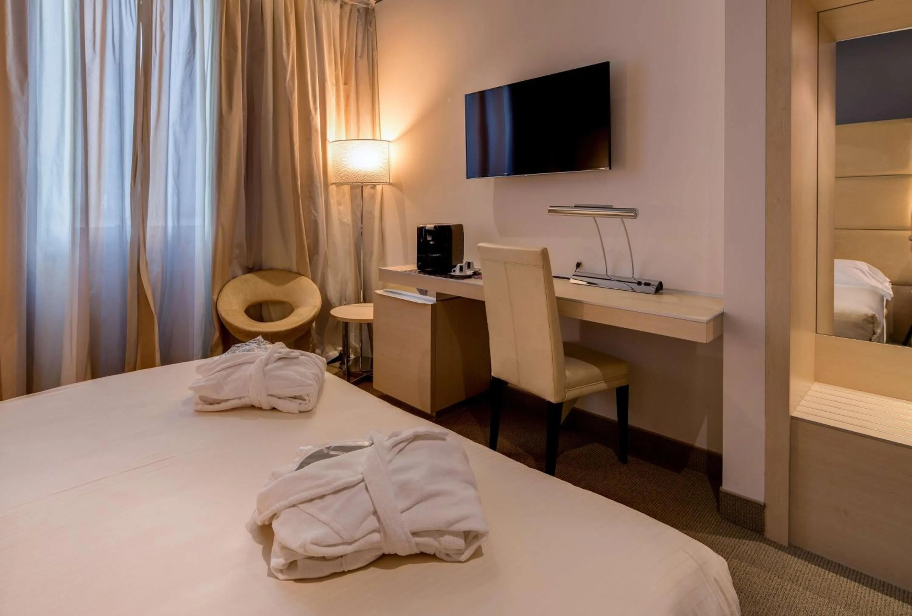 Bedroom, Bed in Best Western Plus Hotel Expo