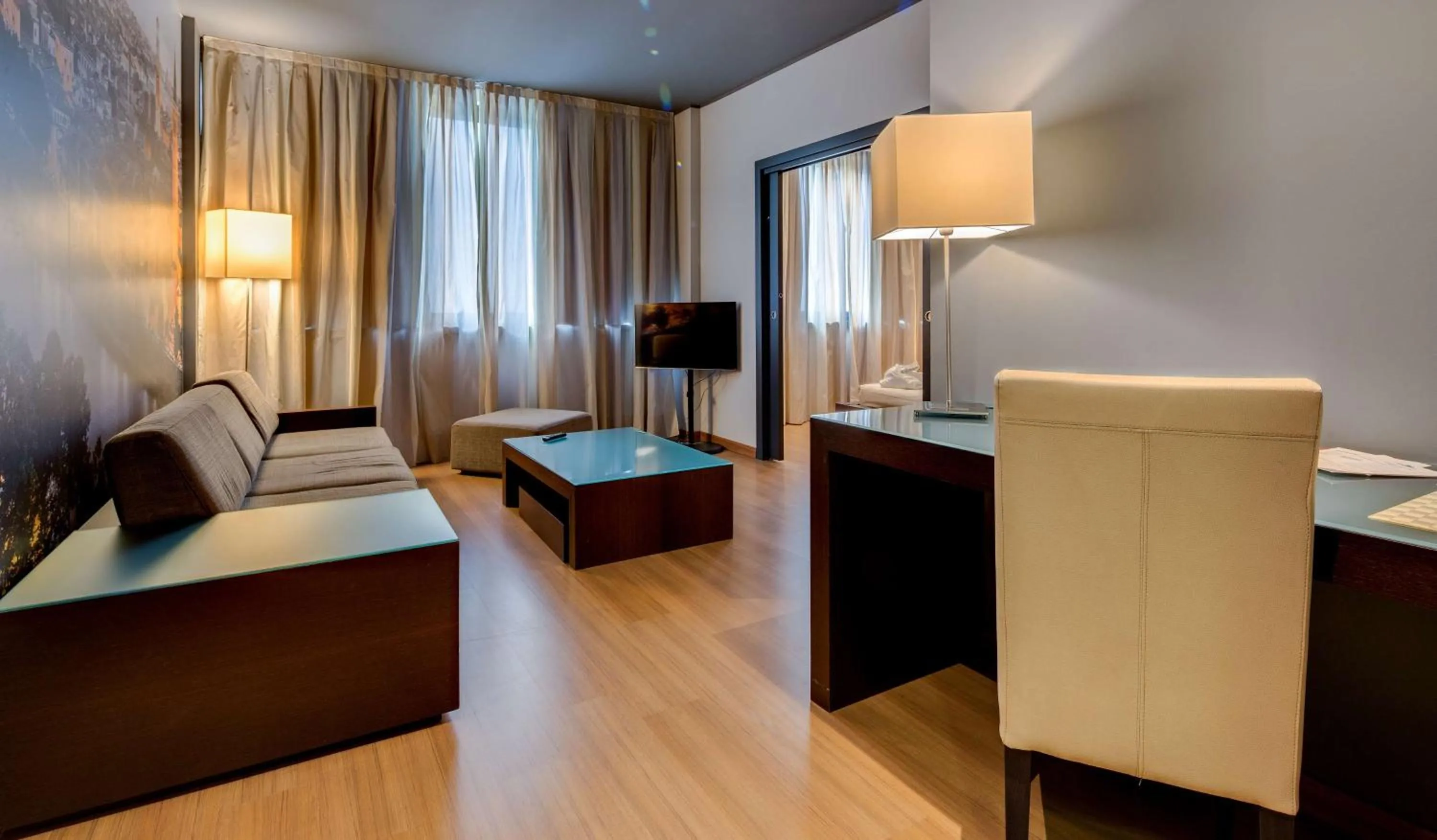 Photo of the whole room, Bed in Best Western Plus Hotel Expo