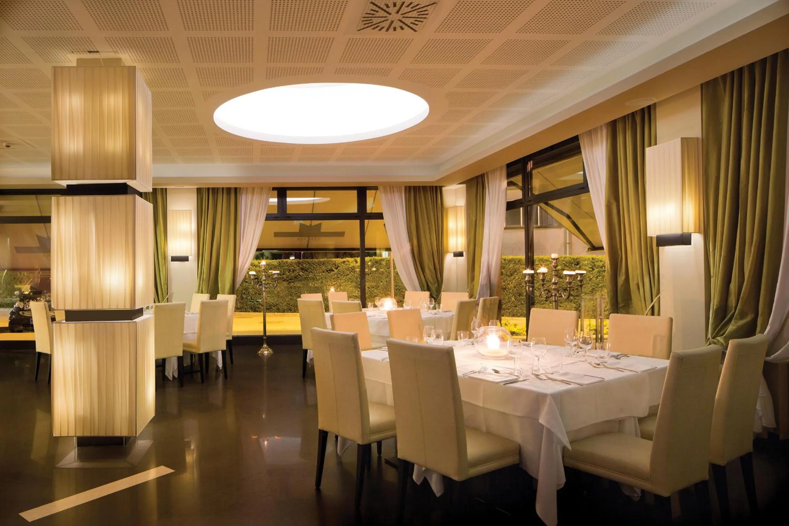 Restaurant/places to eat in Best Western Plus Hotel Expo