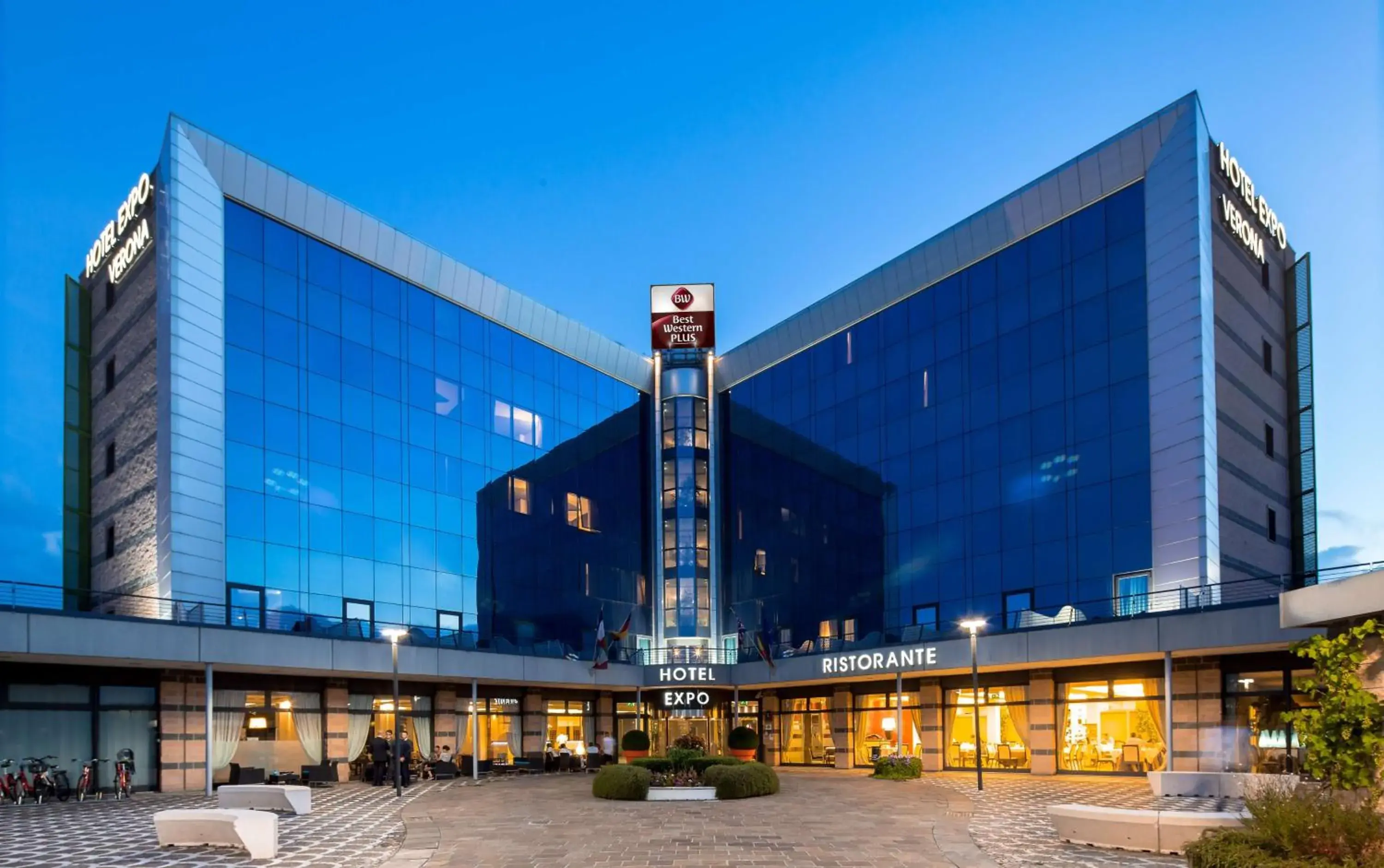 Property building in Best Western Plus Hotel Expo Property building in Best Western Plus Hotel Expo