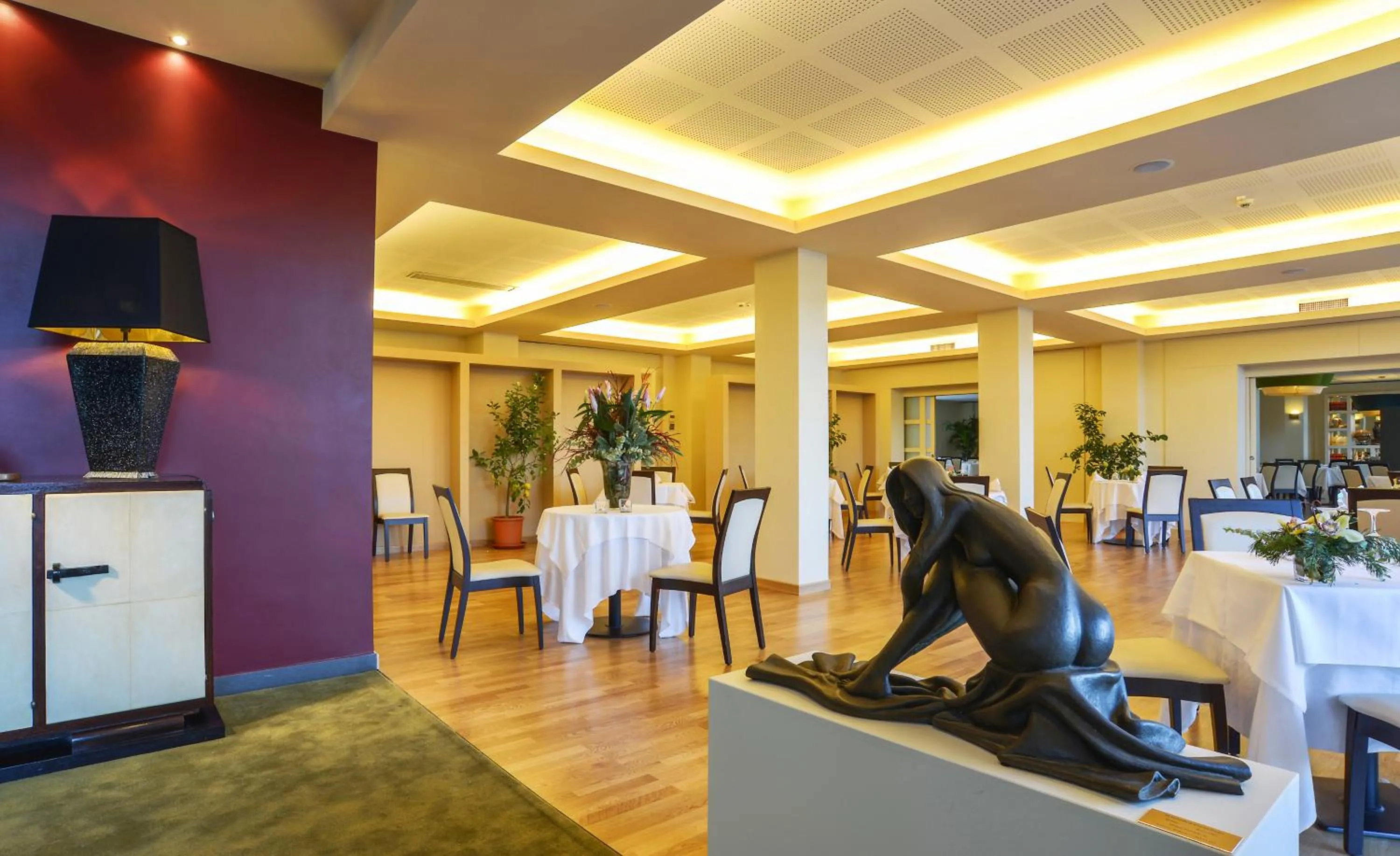 Restaurant/places to eat in Best Western Plus Hotel Expo