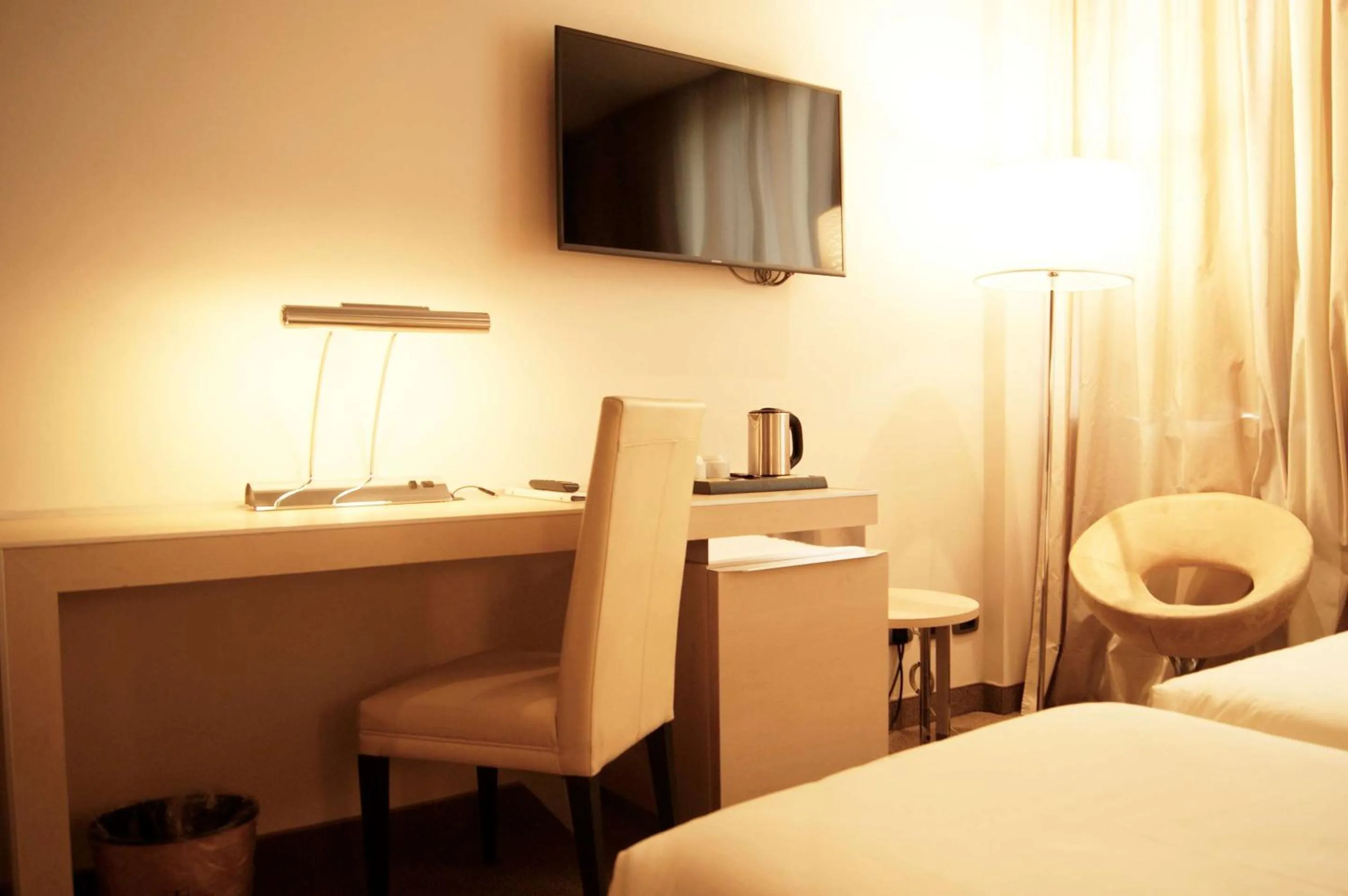 Photo of the whole room, Bed in Best Western Plus Hotel Expo