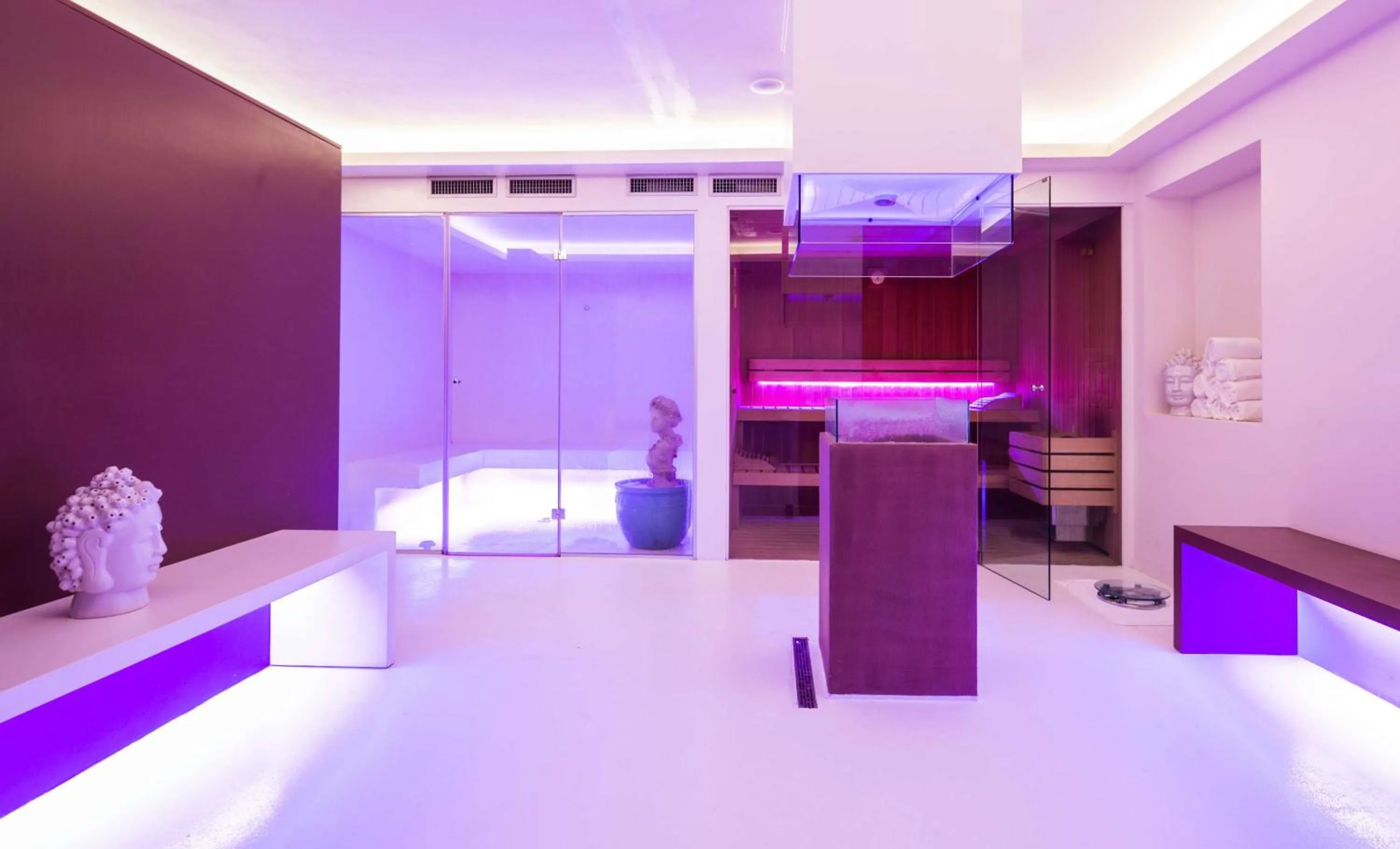 Spa and wellness centre/facilities, Bed in Best Western Plus Hotel Expo