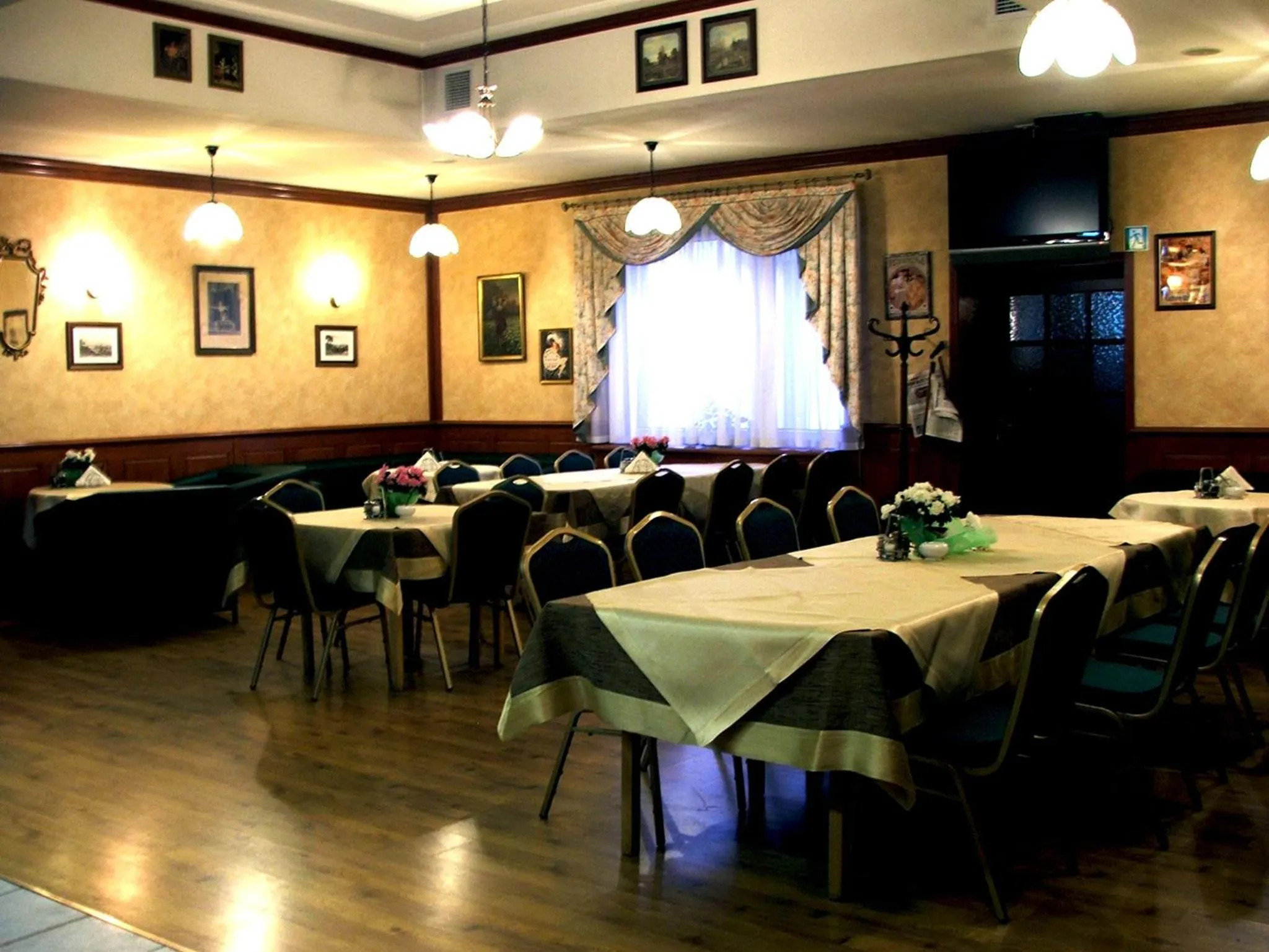 Restaurant/places to eat in Hotel pod Wierzba