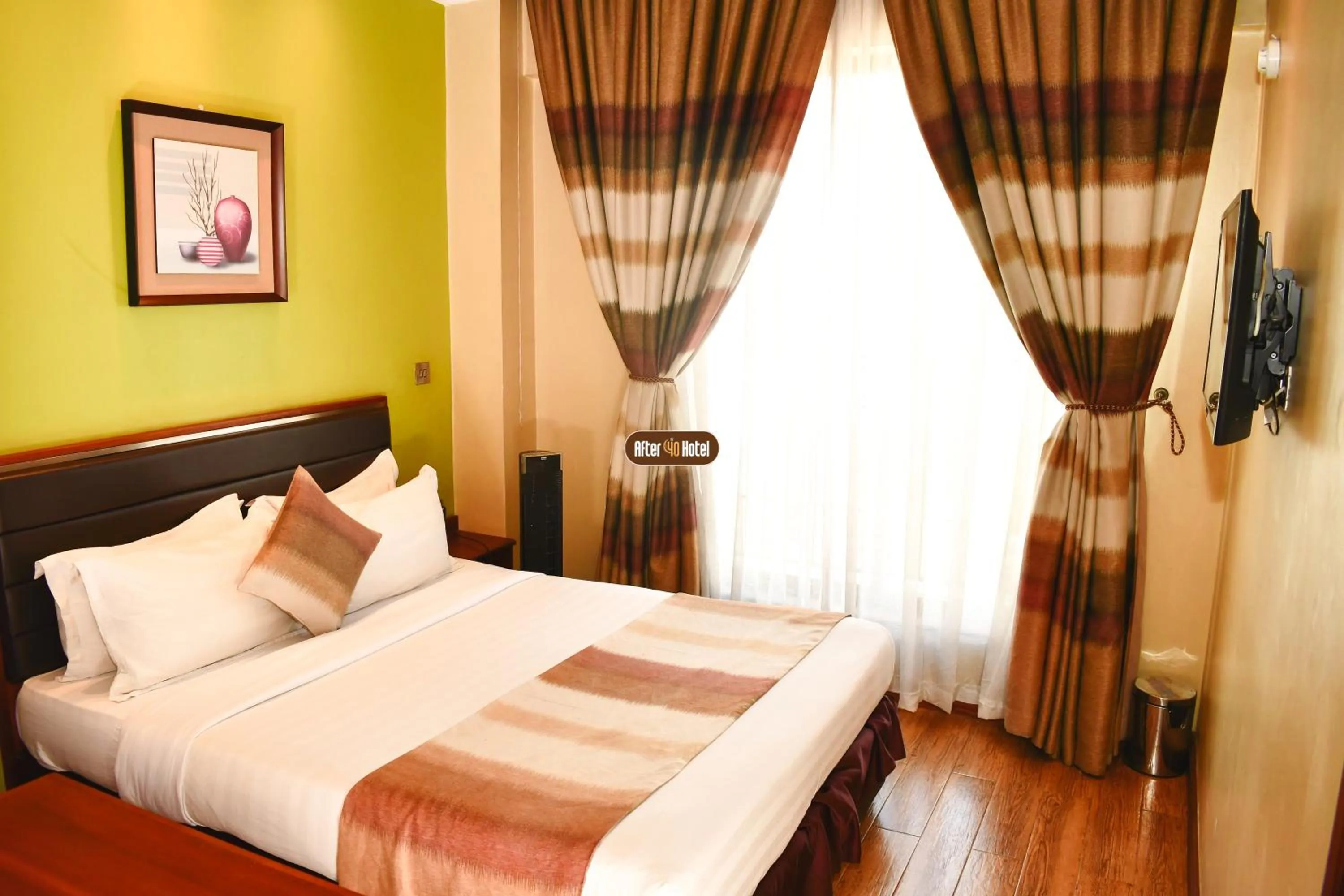 Property building, Bed in After 40 Hotel