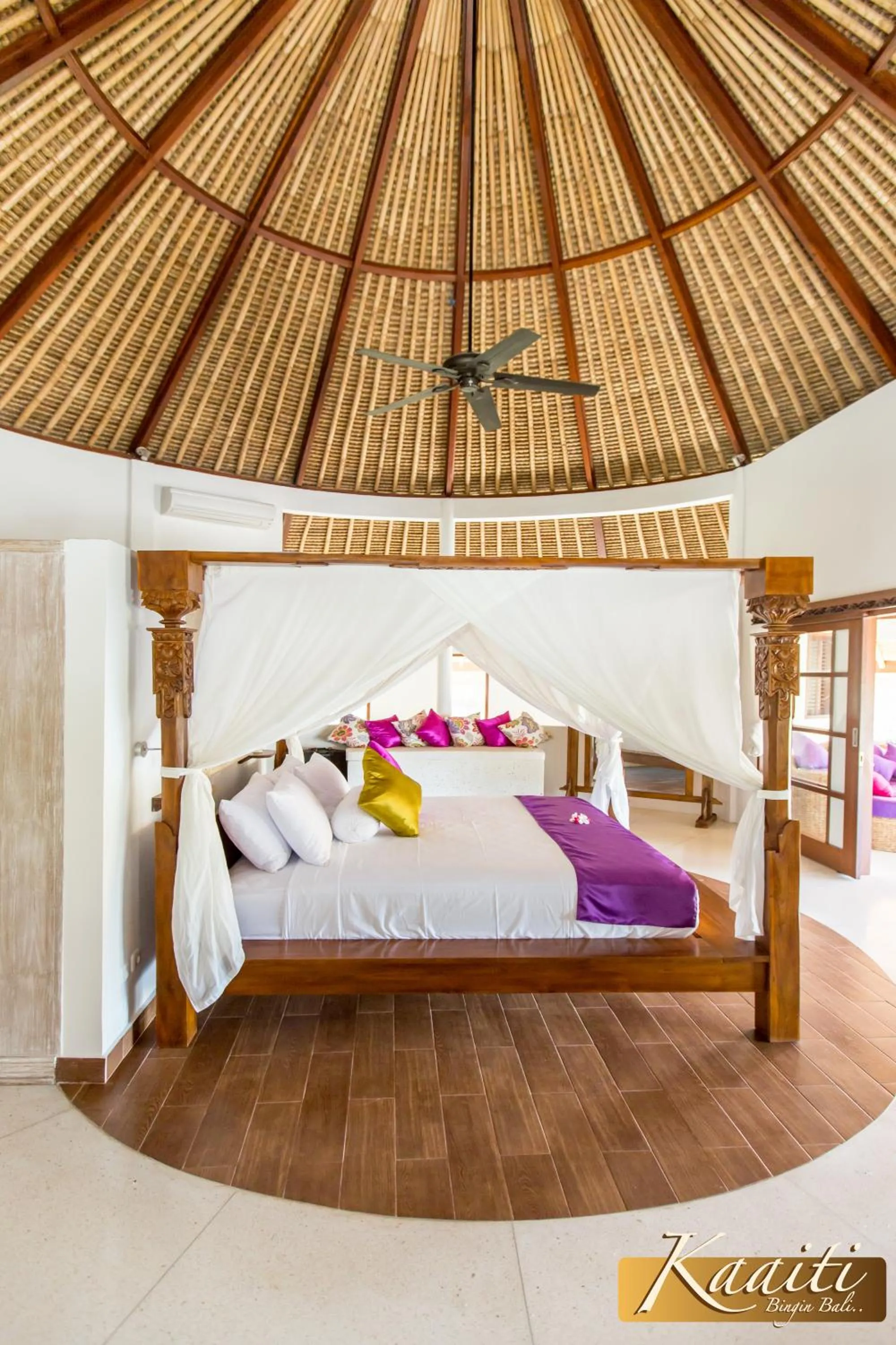 Day, Bed in Villa Kaaiti