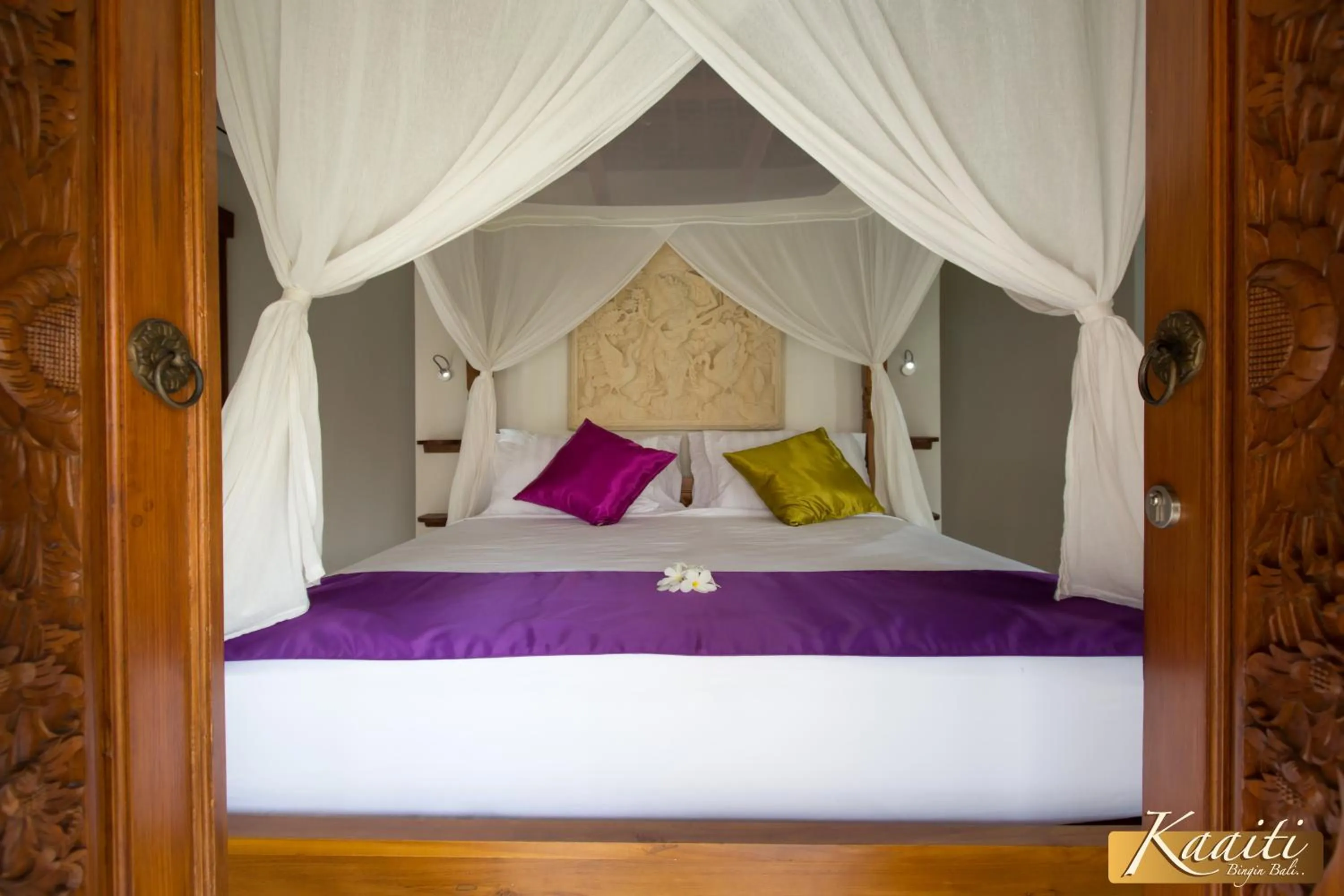 Spring, Bed in Villa Kaaiti