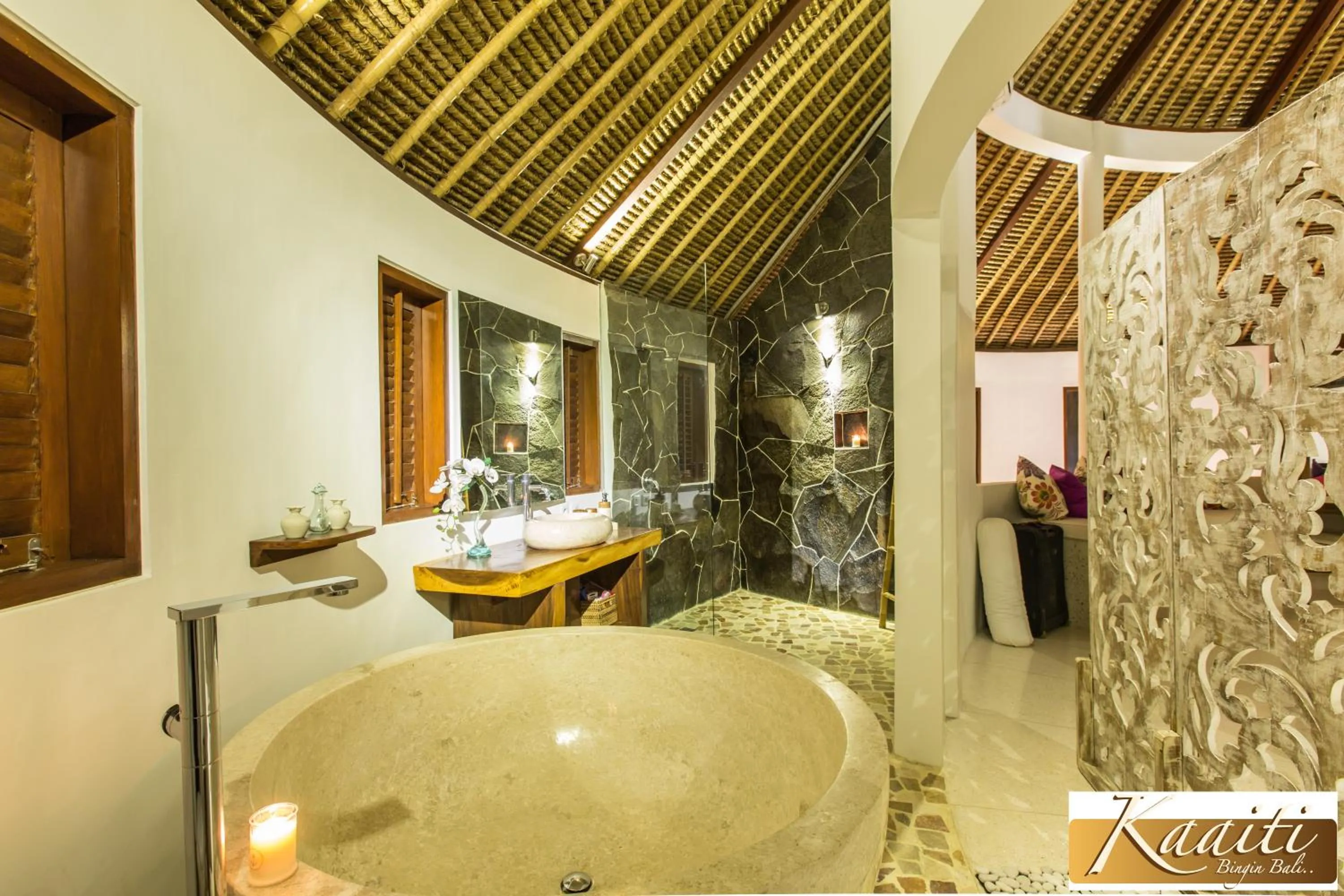 Property building in Villa Kaaiti