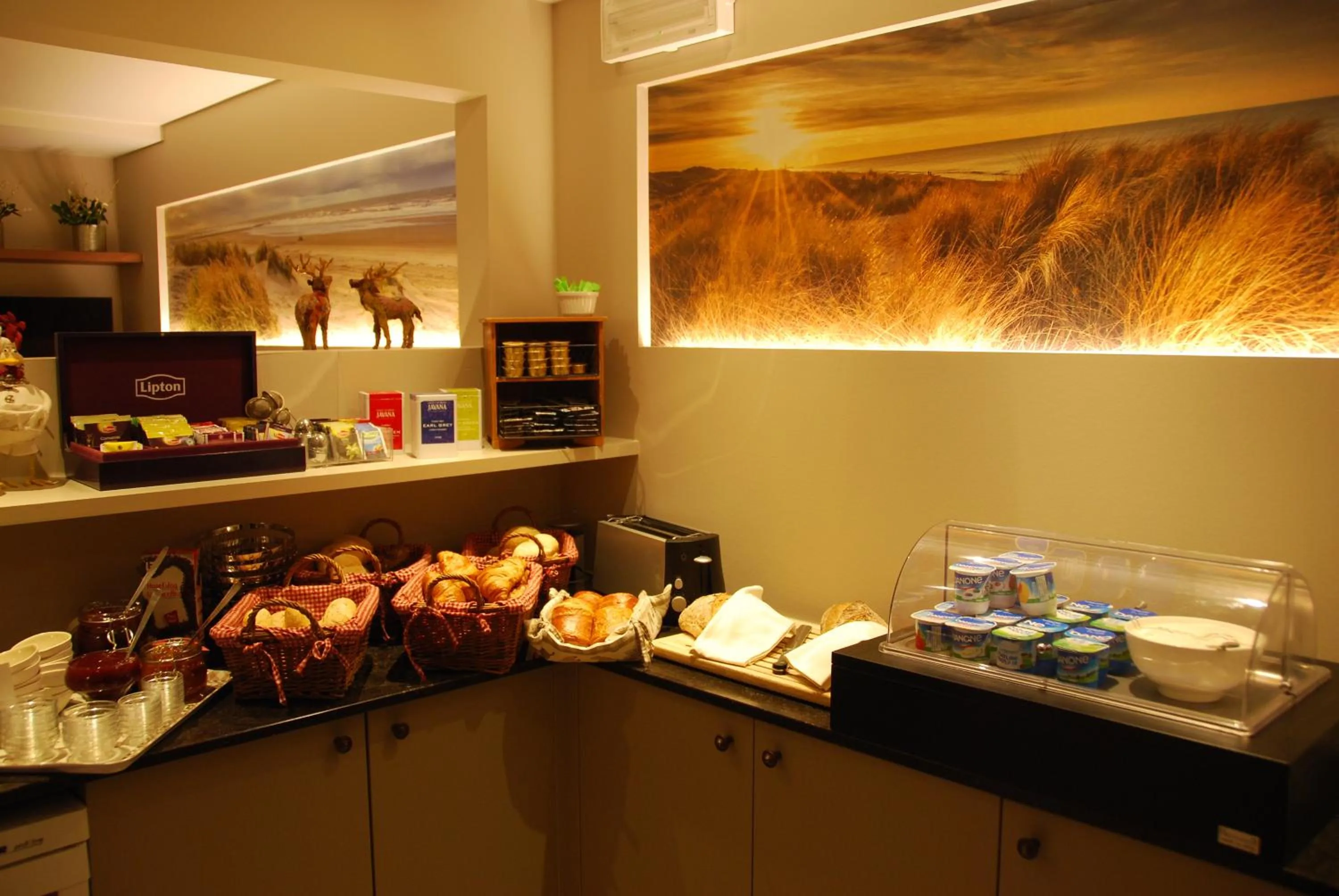 Restaurant/places to eat in Hotel Rubens