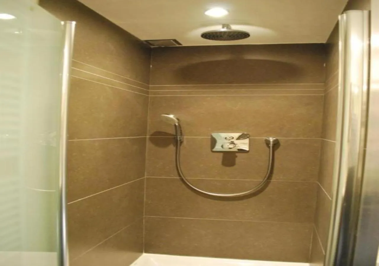 Shower in Hotel Rubens