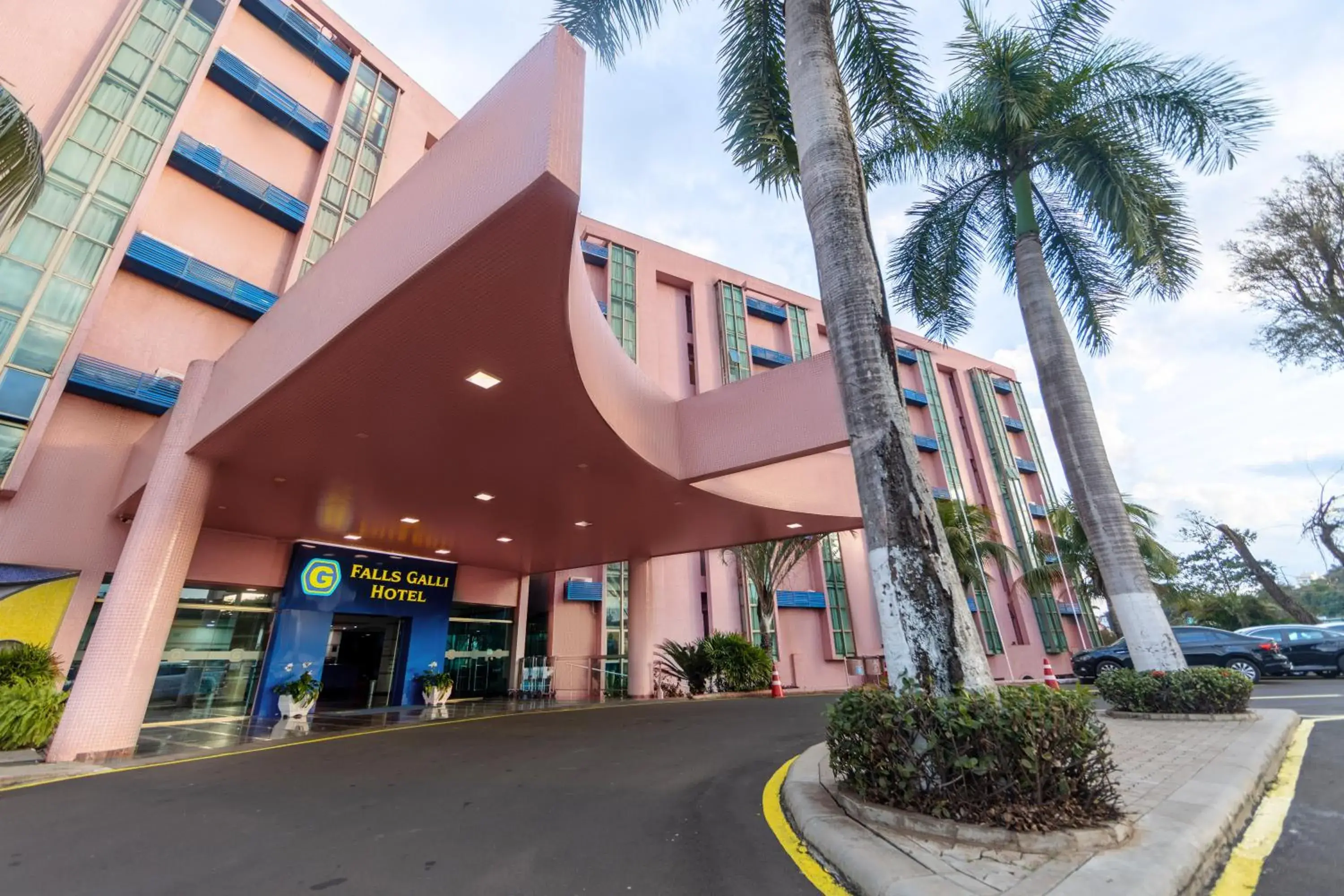 Property building in Falls Galli Hotel Property building in Falls Galli Hotel