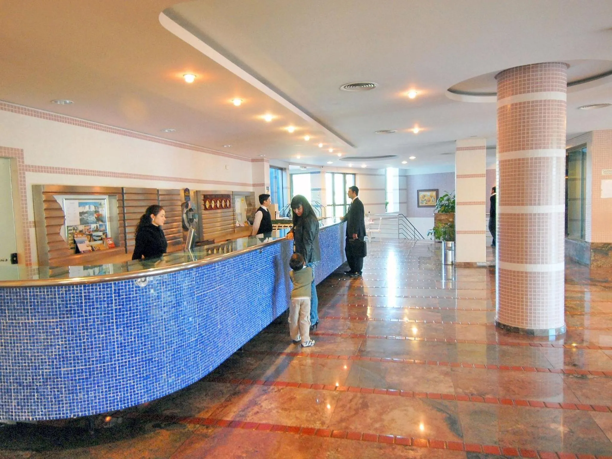 Lobby or reception in Falls Galli Hotel