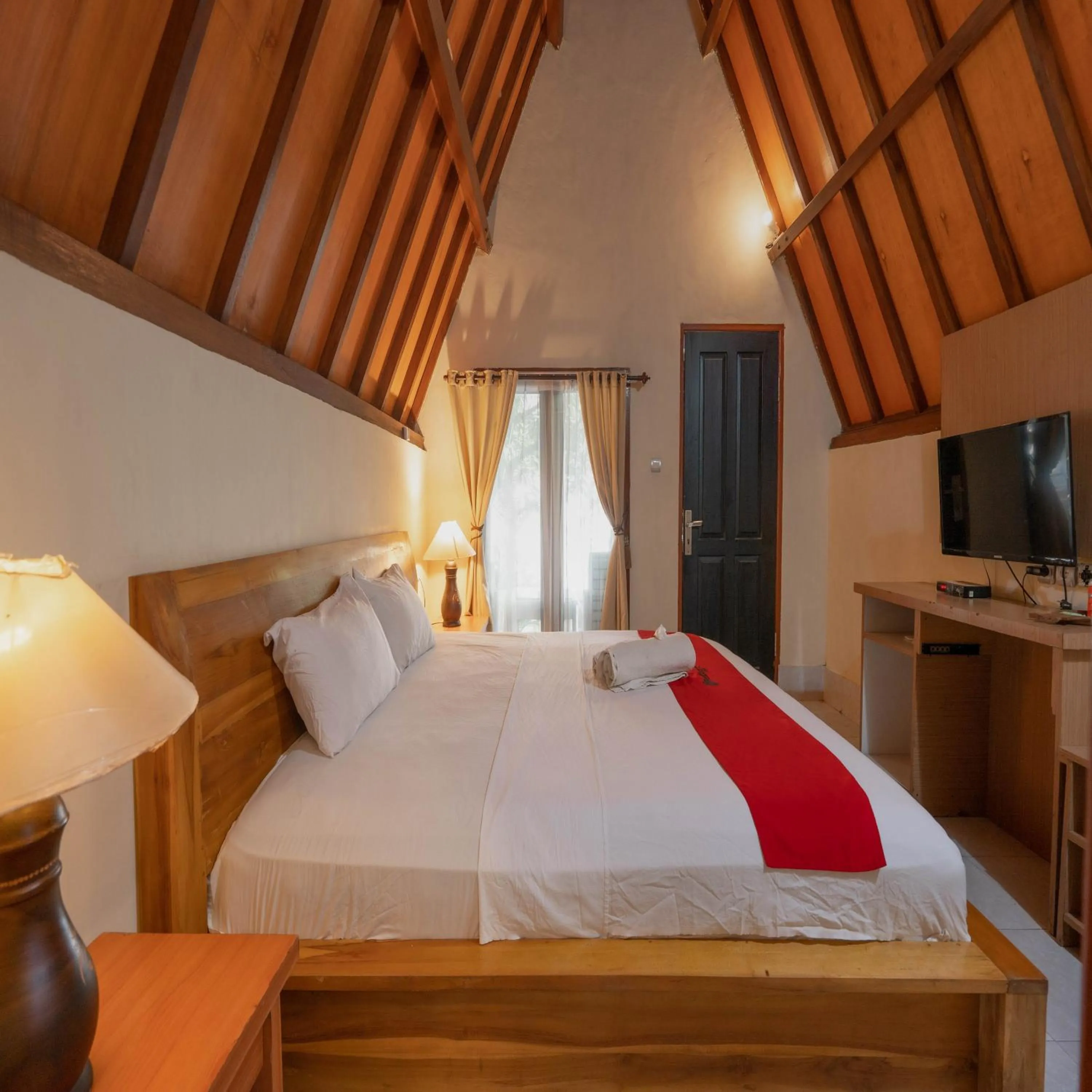 Bedroom, Bed in RedDoorz at Ocean 2 Gili Trawangan