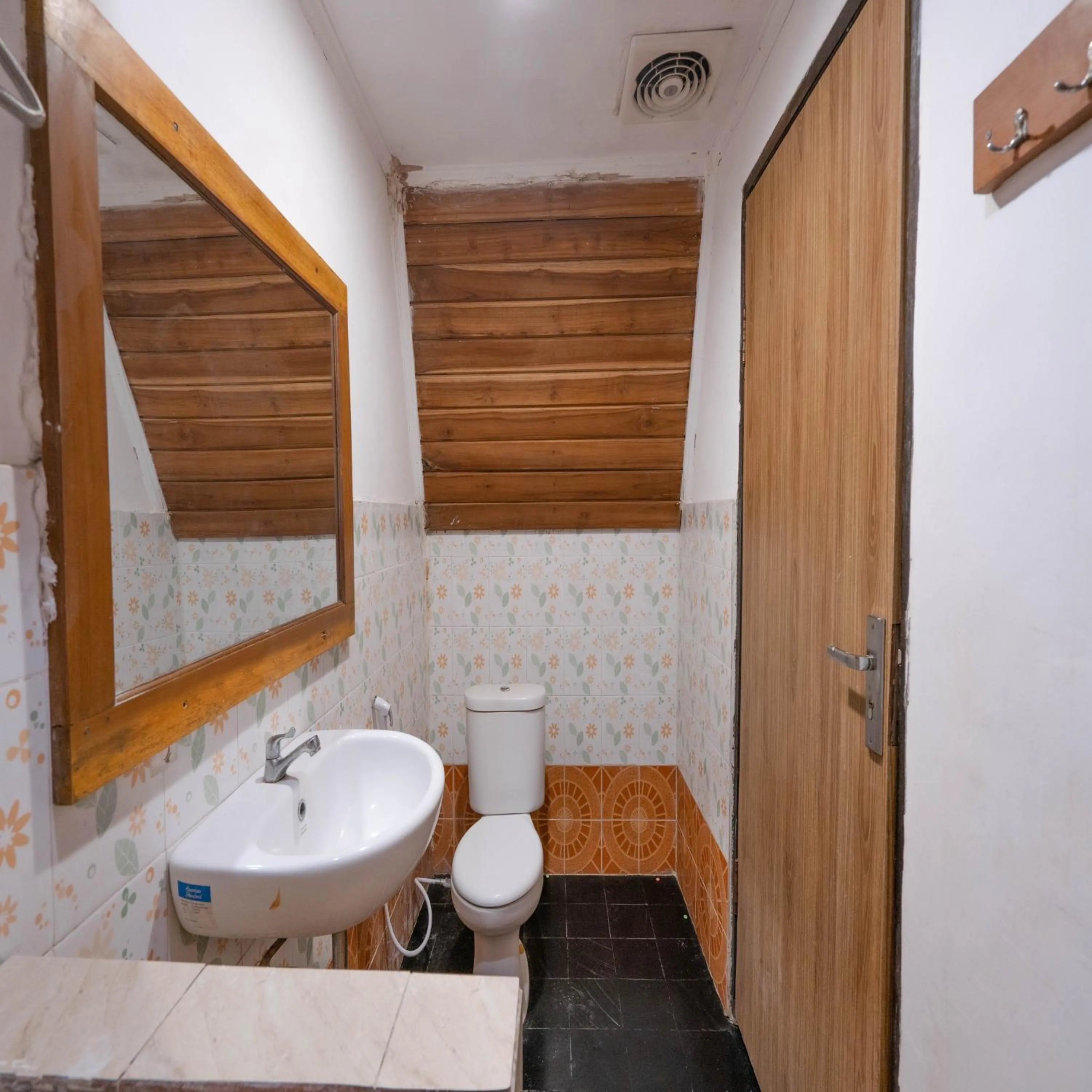 Bathroom in RedDoorz at Ocean 2 Gili Trawangan