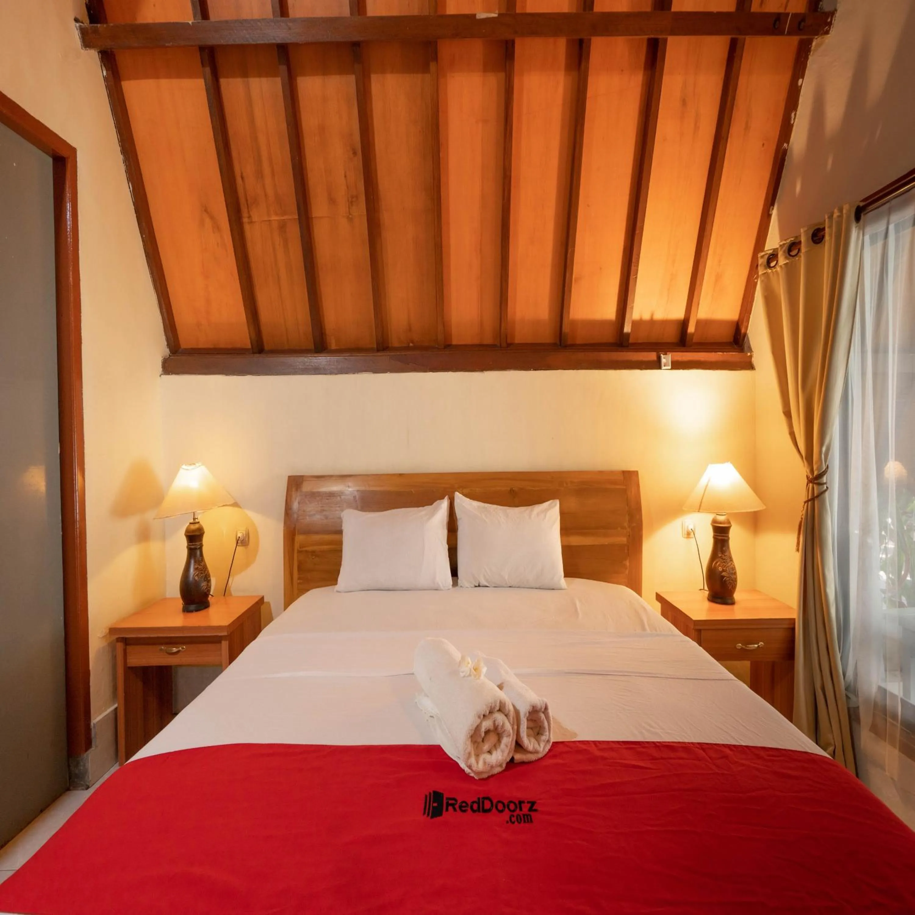 Bedroom, Bed in RedDoorz at Ocean 2 Gili Trawangan