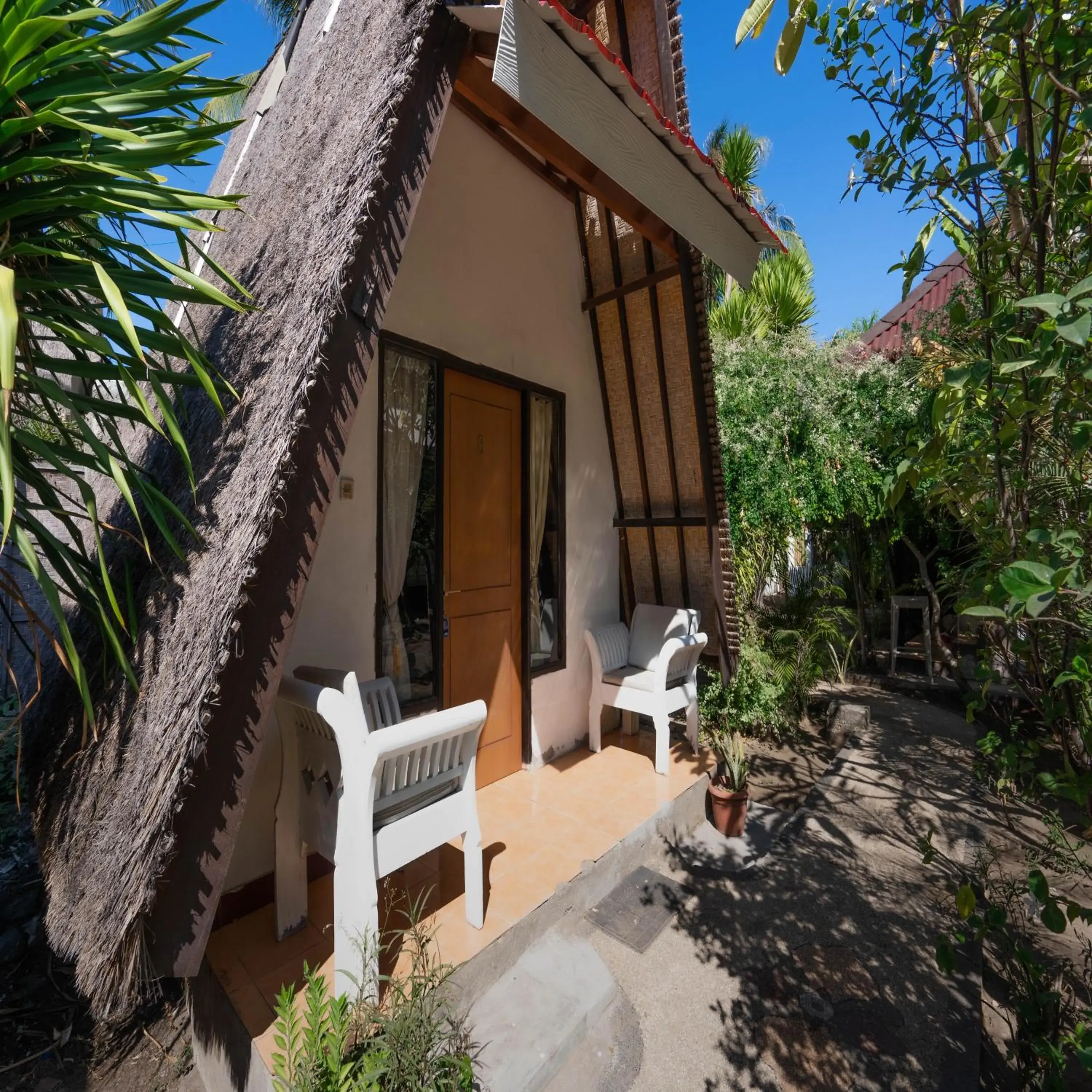 Seating area in RedDoorz at Ocean 2 Gili Trawangan Seating area in RedDoorz at Ocean 2 Gili Trawangan