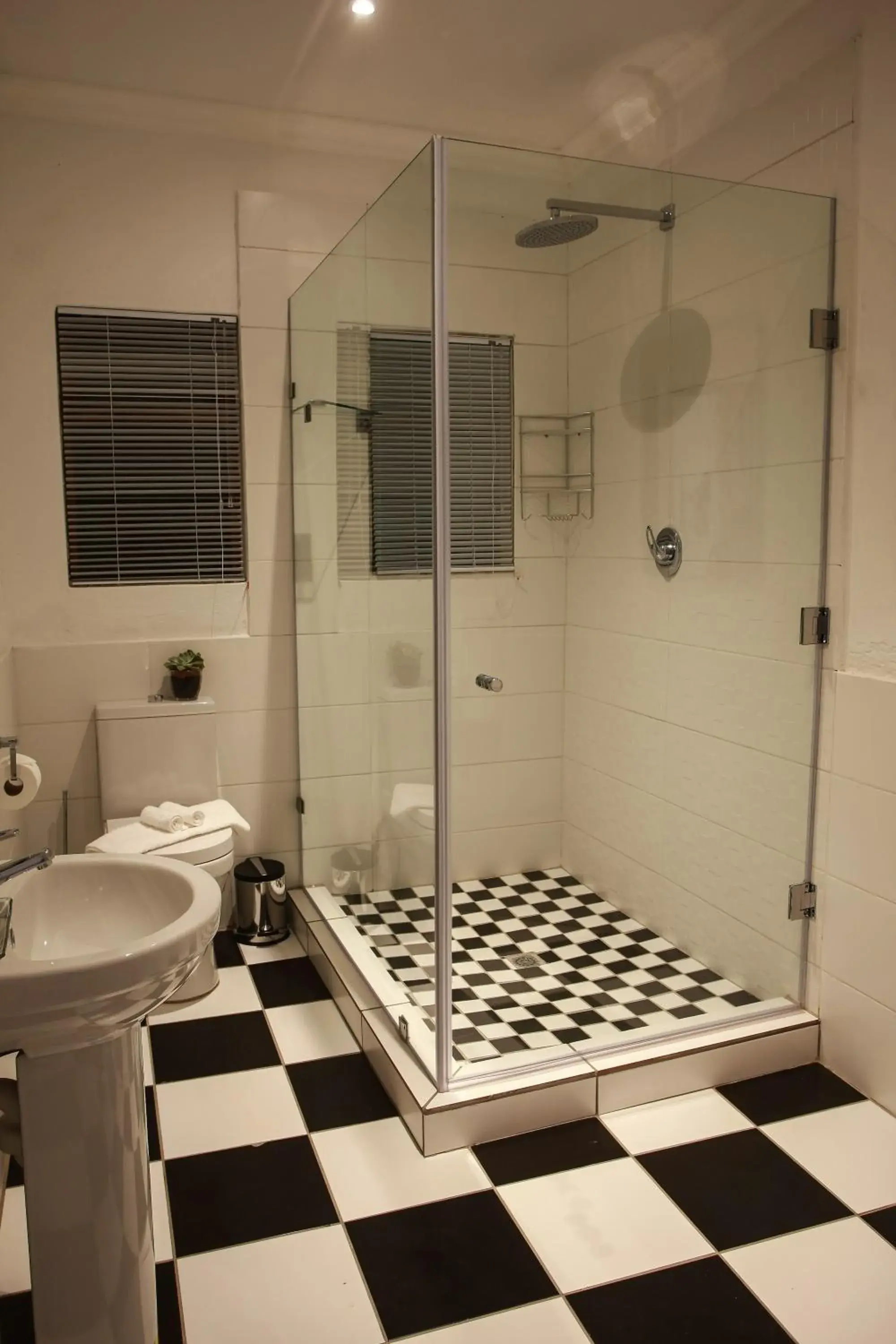 Twin/Double Room in Woodlands Guest House Twin/Double Room in Woodlands Guest House