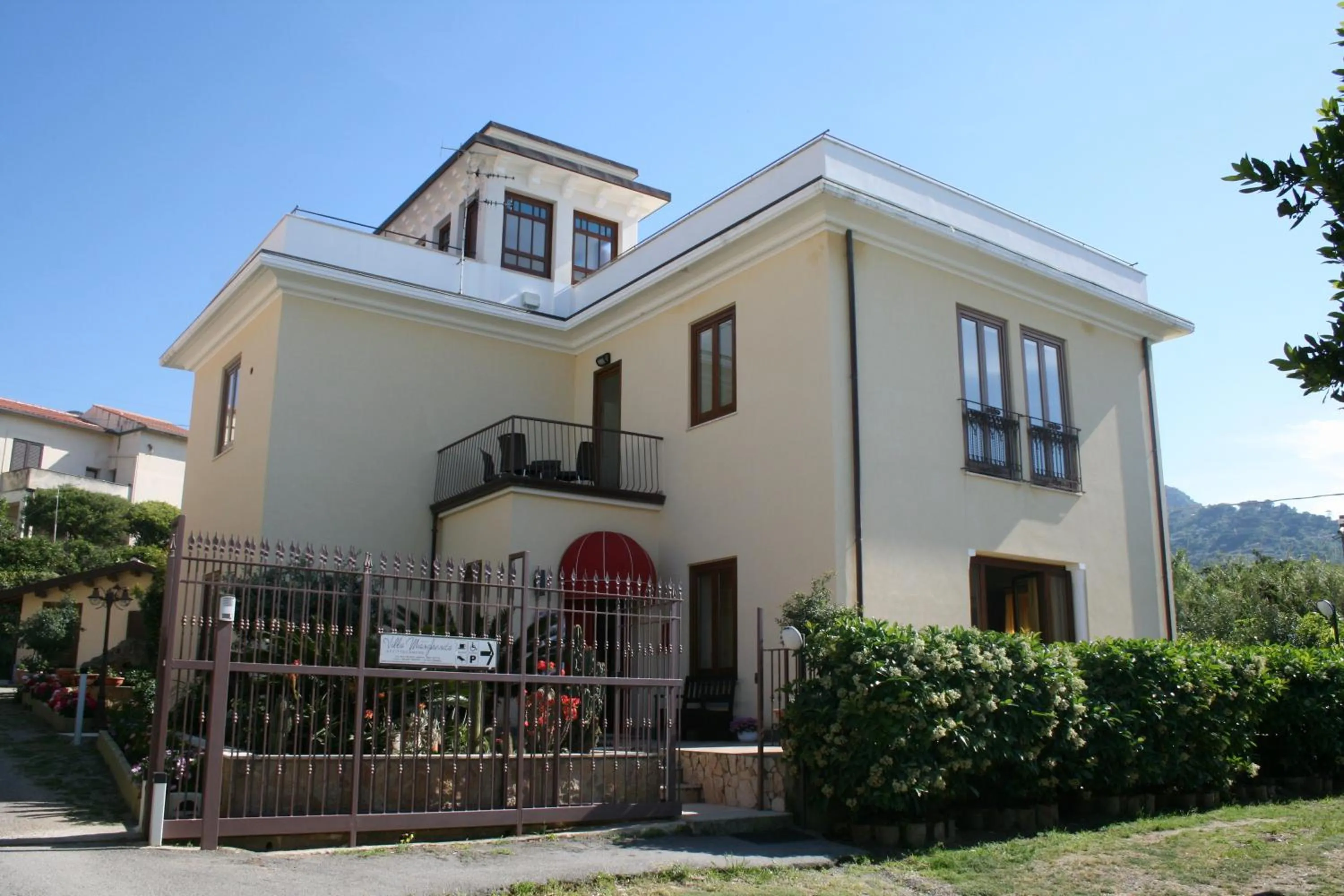Facade/entrance in Villa Margherita