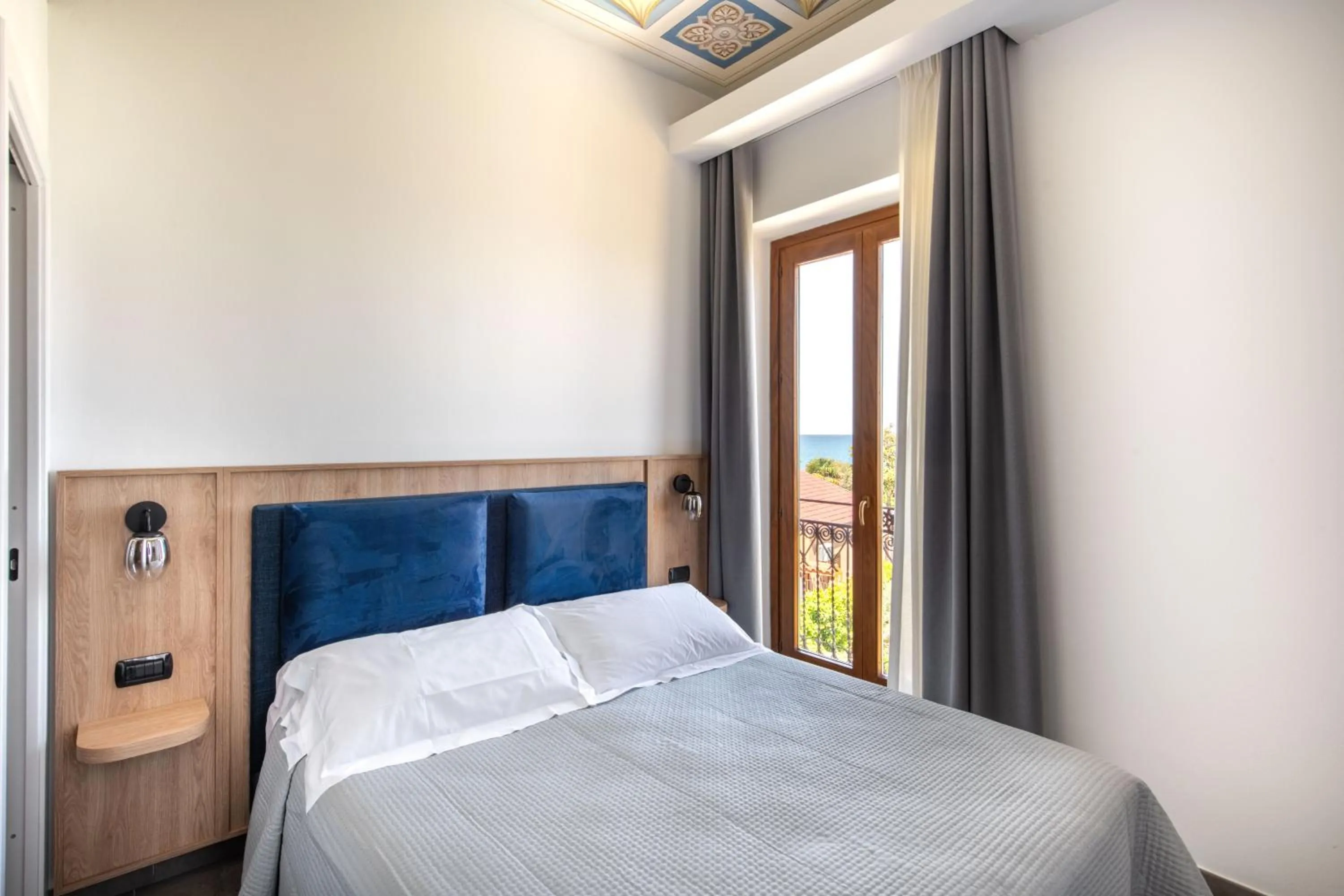 Pool view, Bed in Villa Margherita