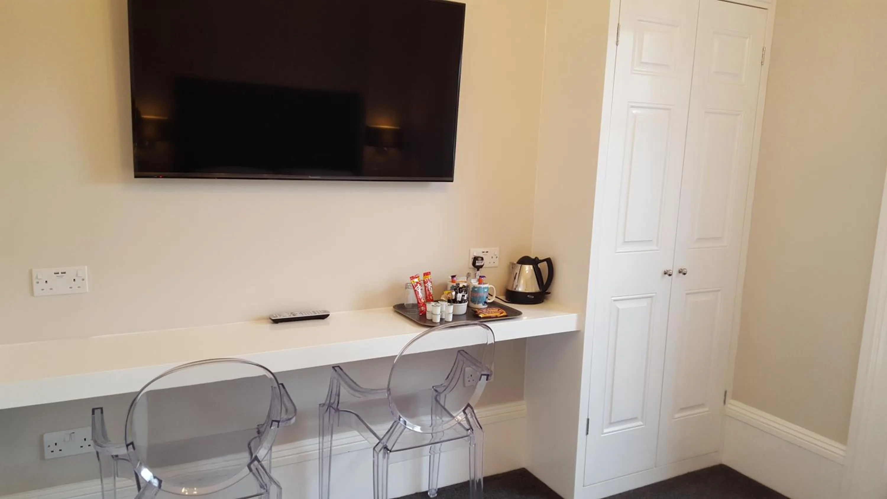 TV and multimedia in Red Brighton Blue