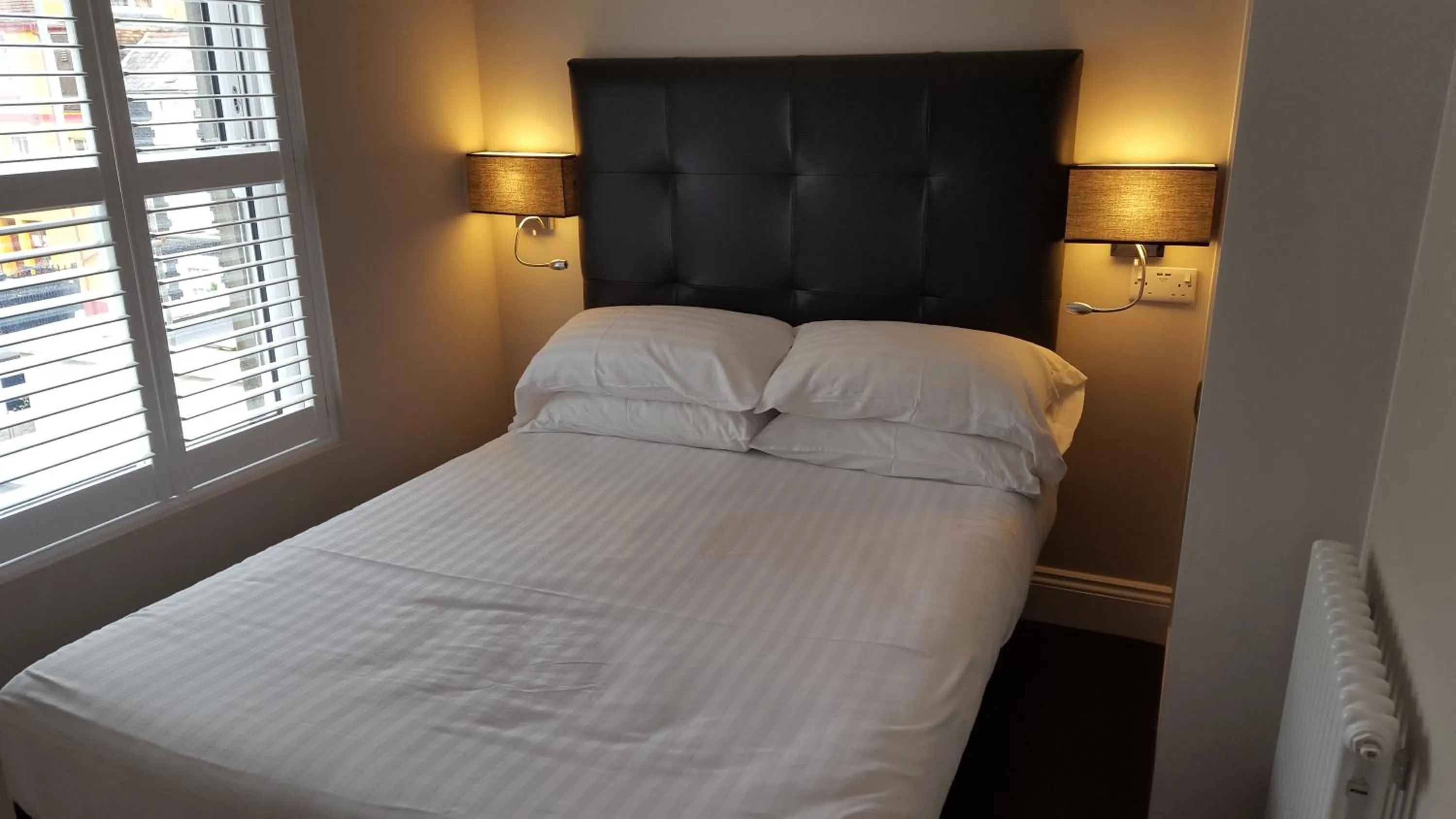 Bed in Red Brighton Blue