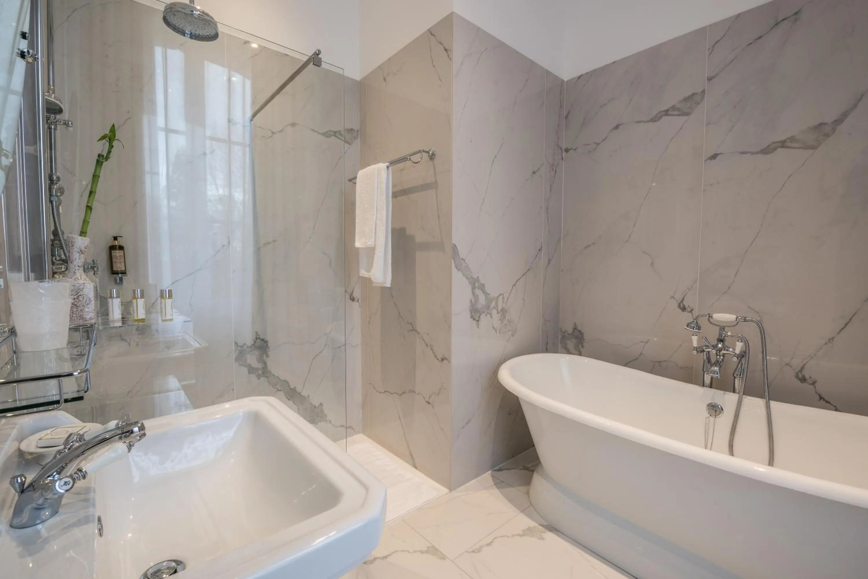 Bathroom in Château de Montabert