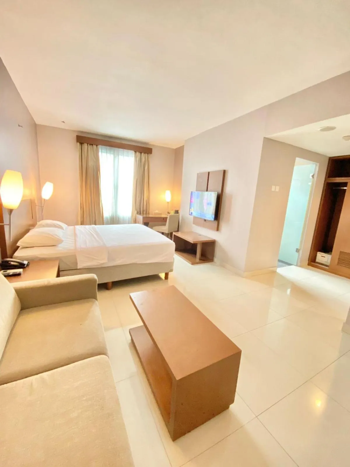 Seating area, Bed in Triniti Hotel Jakarta