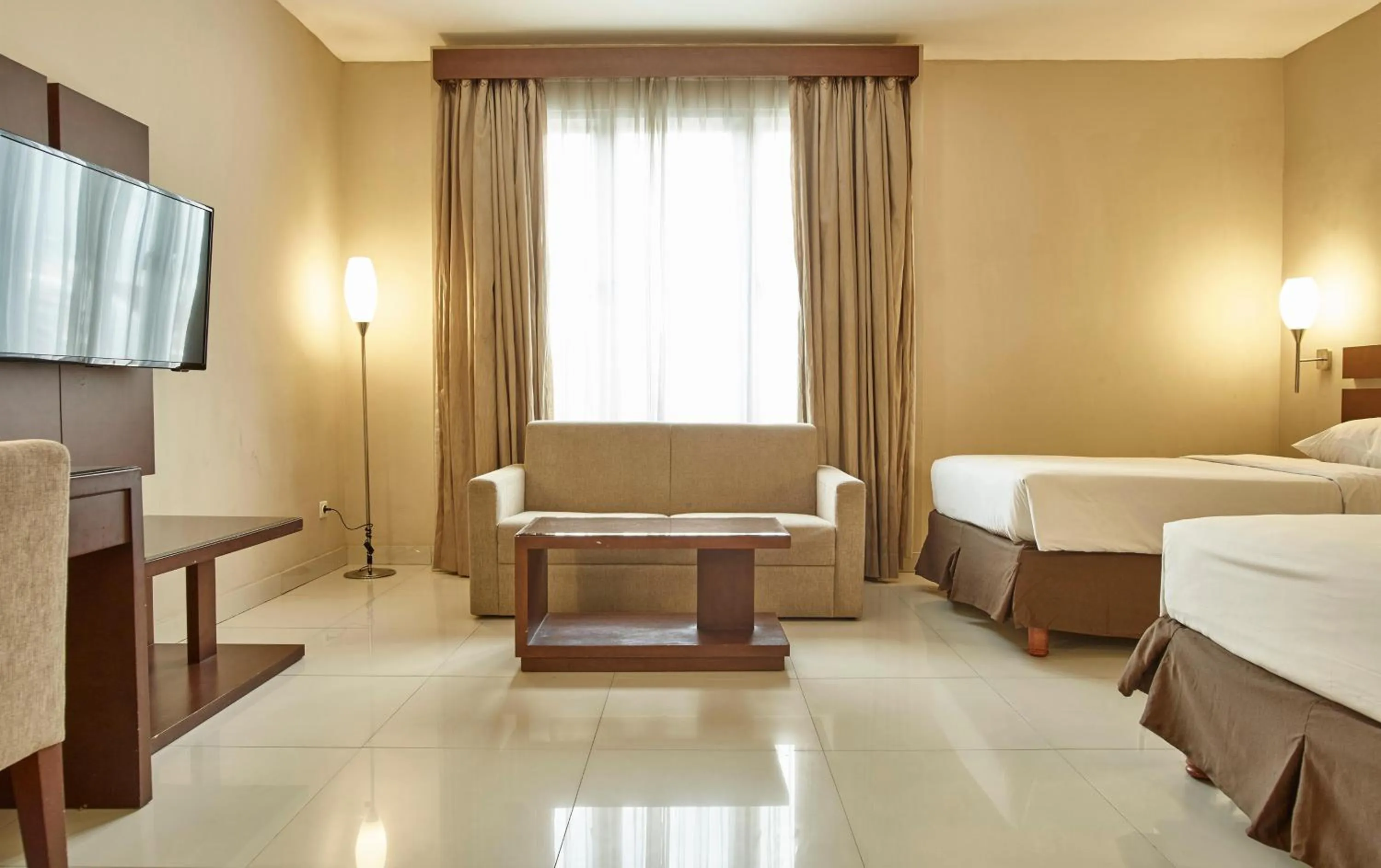 Bedroom, Bed in Triniti Hotel Jakarta