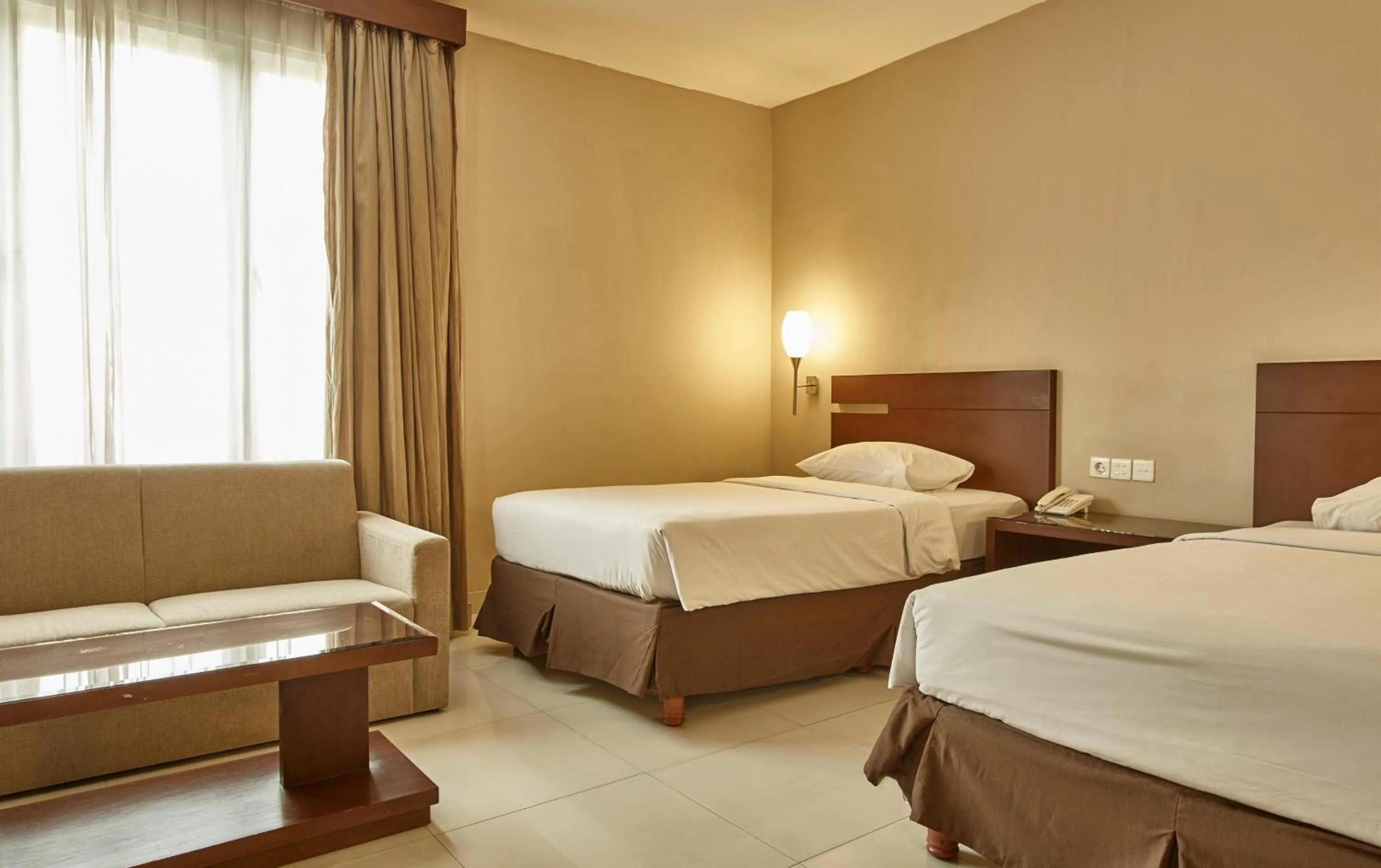 Bedroom, Bed in Triniti Hotel Jakarta