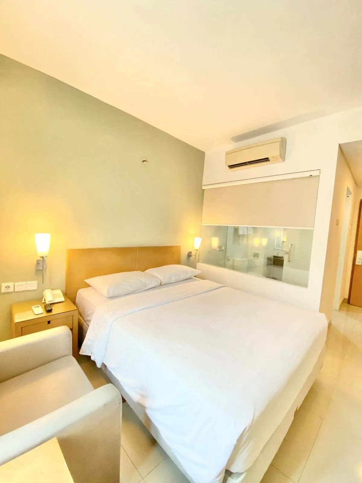 Bedroom, Bed in Triniti Hotel Jakarta