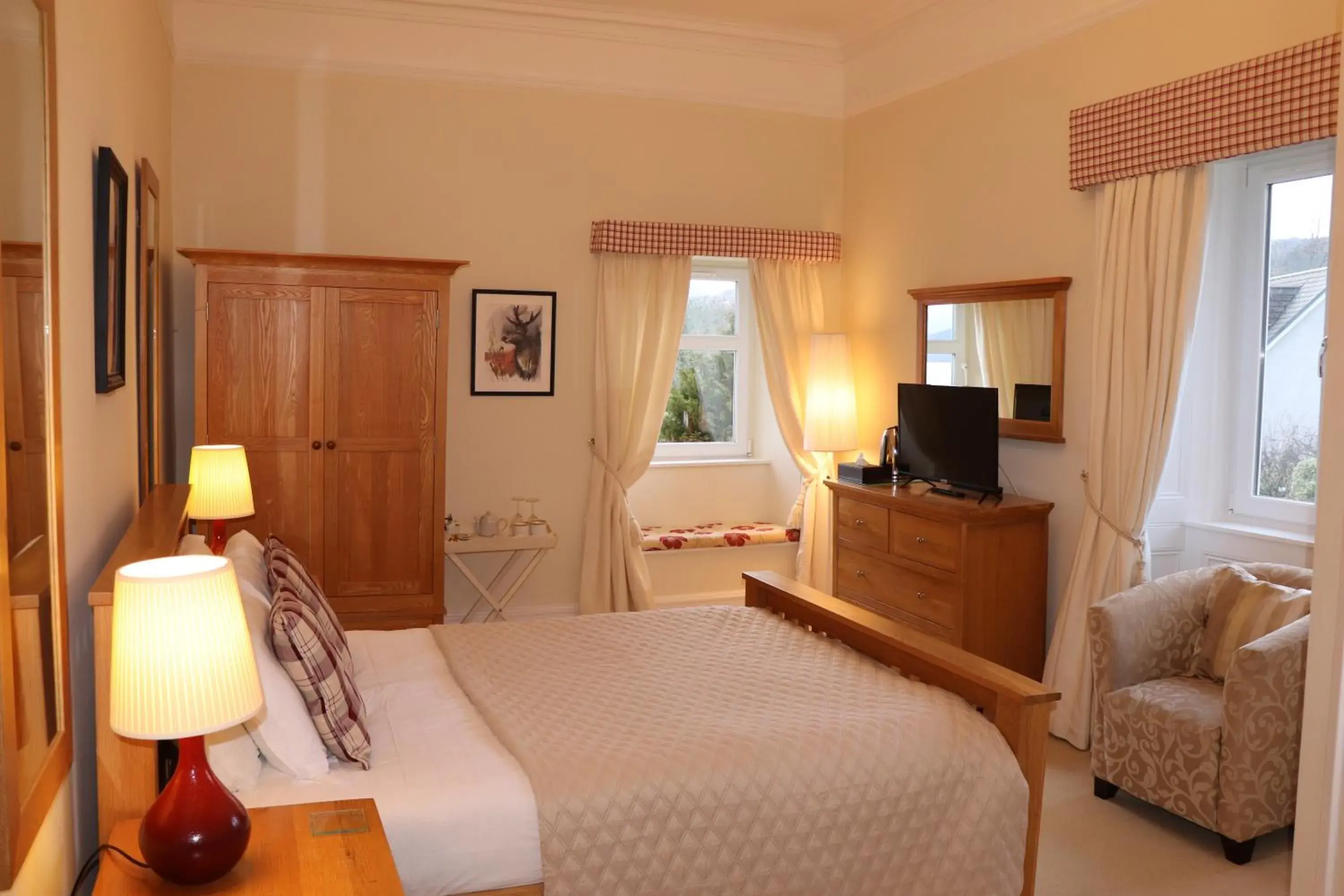 Deluxe King Room - single occupancy in Rudha-na-Craige Deluxe King Room - single occupancy in Rudha-na-Craige