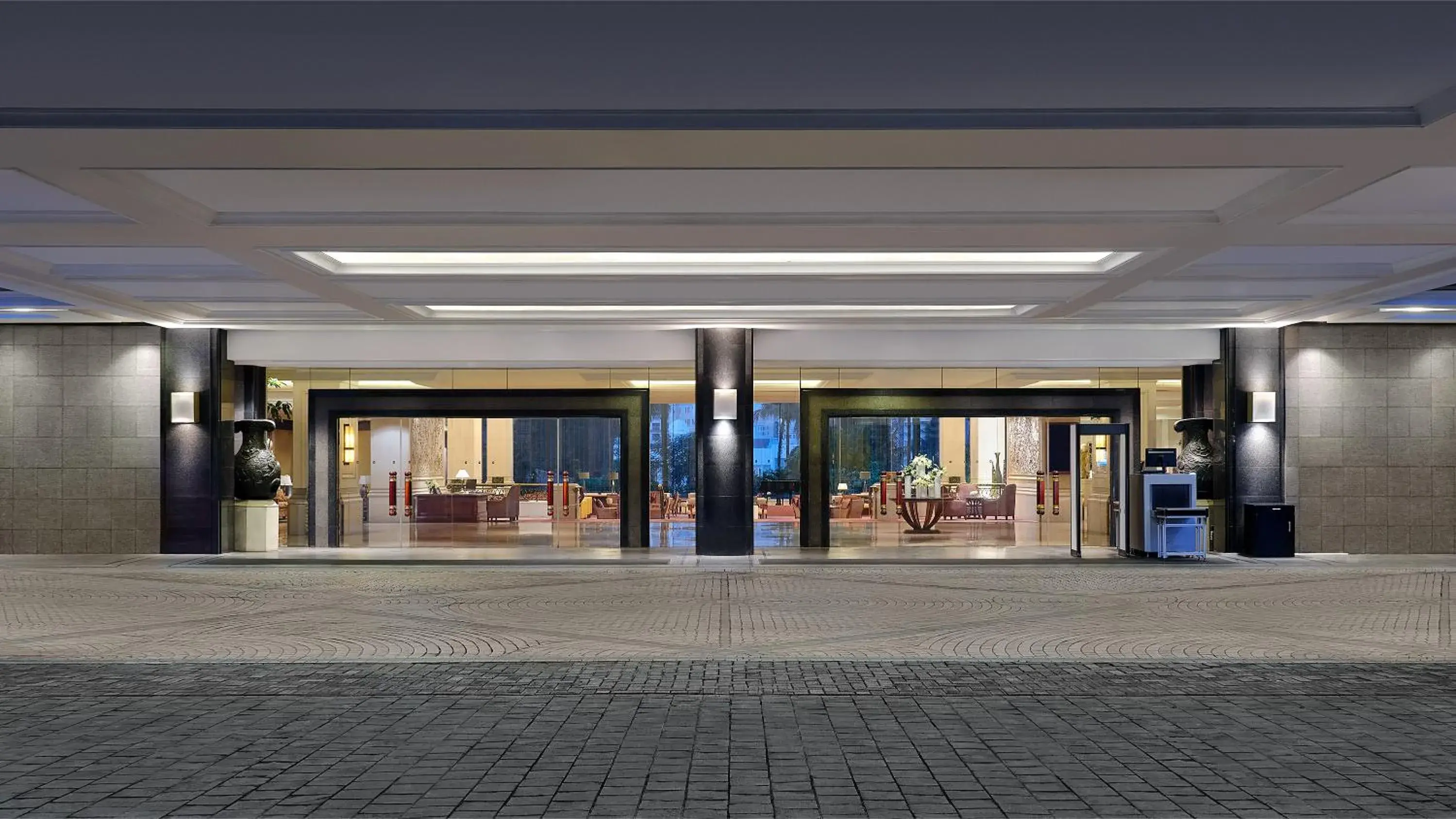 Facade/entrance in Shangri-La Jakarta Facade/entrance in Shangri-La Jakarta