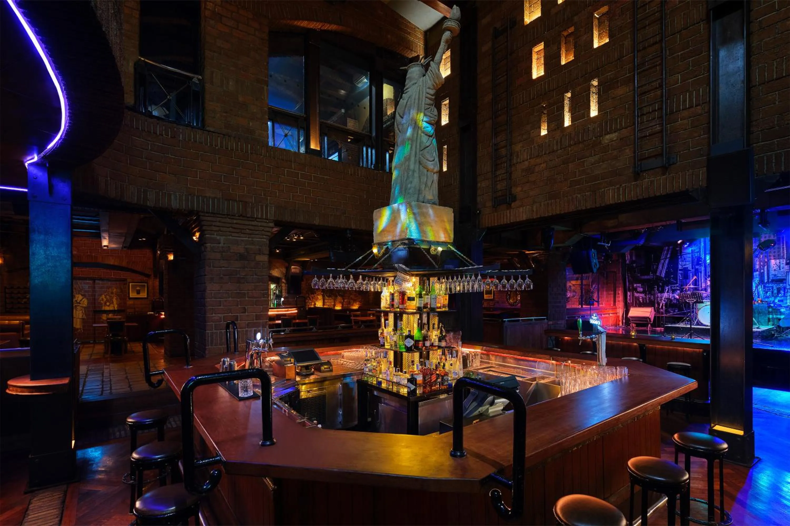 Lounge or bar in Shangri-La Jakarta