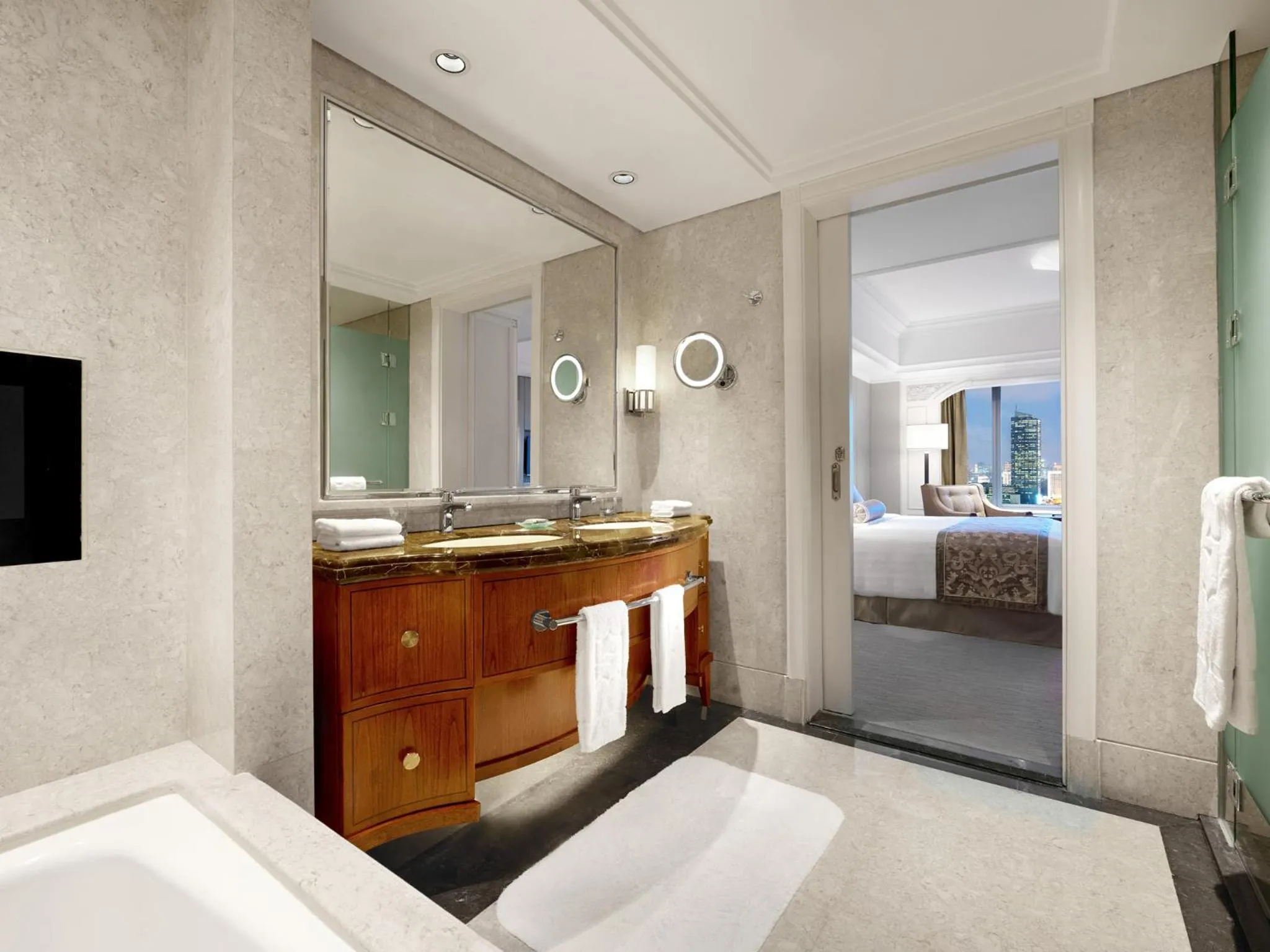 Bathroom, Bed in Shangri-La Jakarta