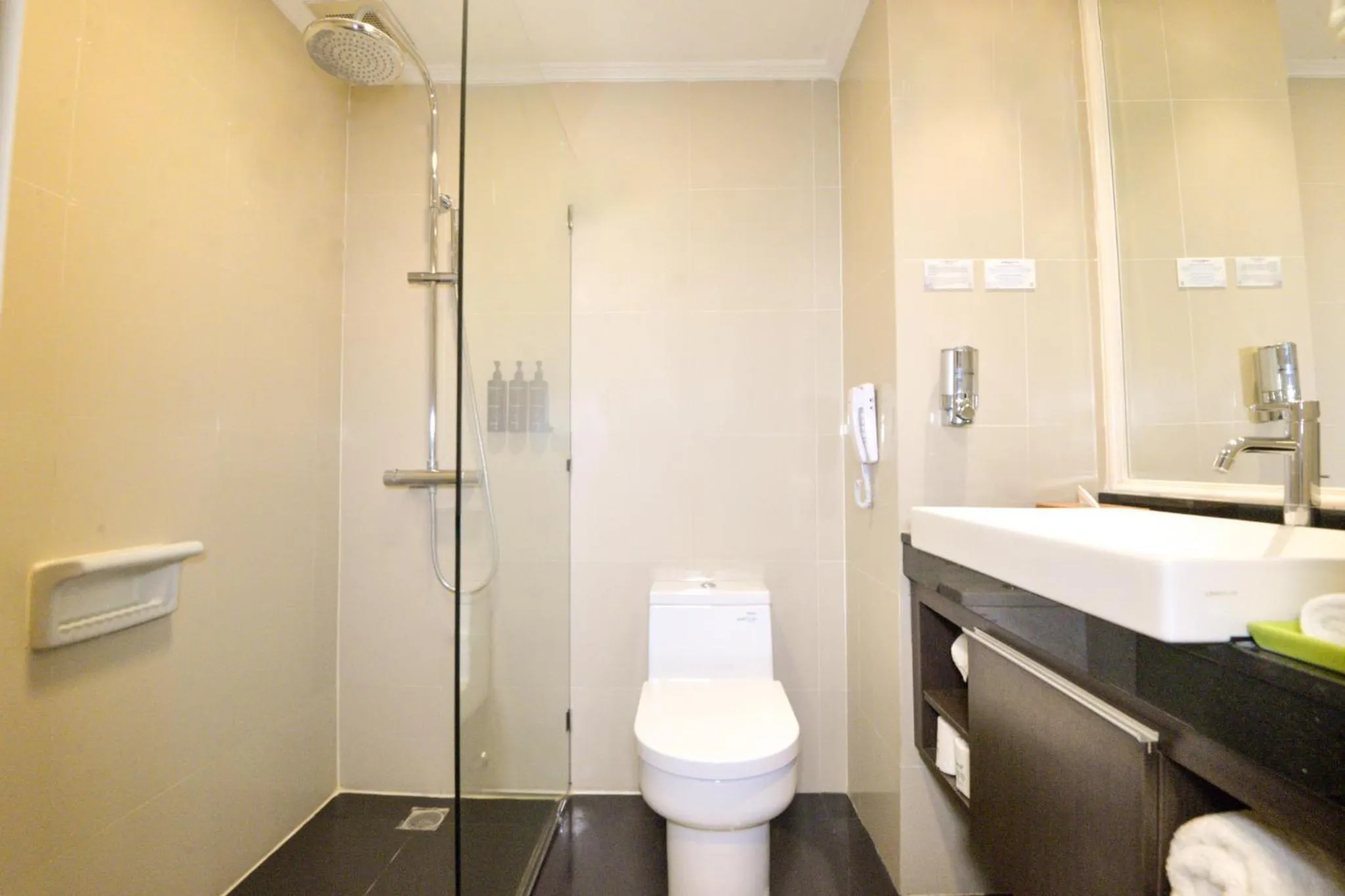 Bathroom in Prime Plaza Hotel Sanur – Bali