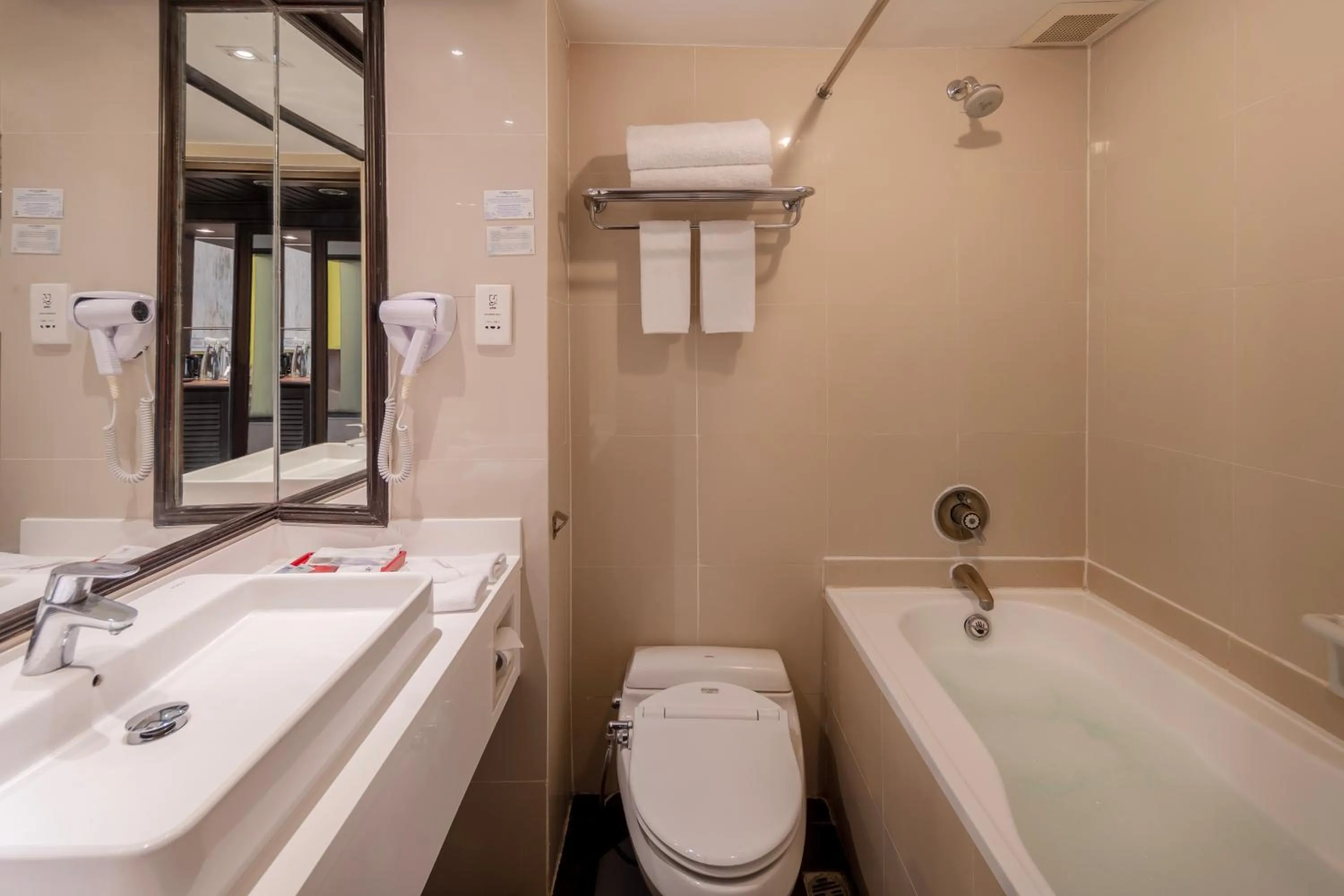 Bathroom in Prime Plaza Hotel Sanur – Bali