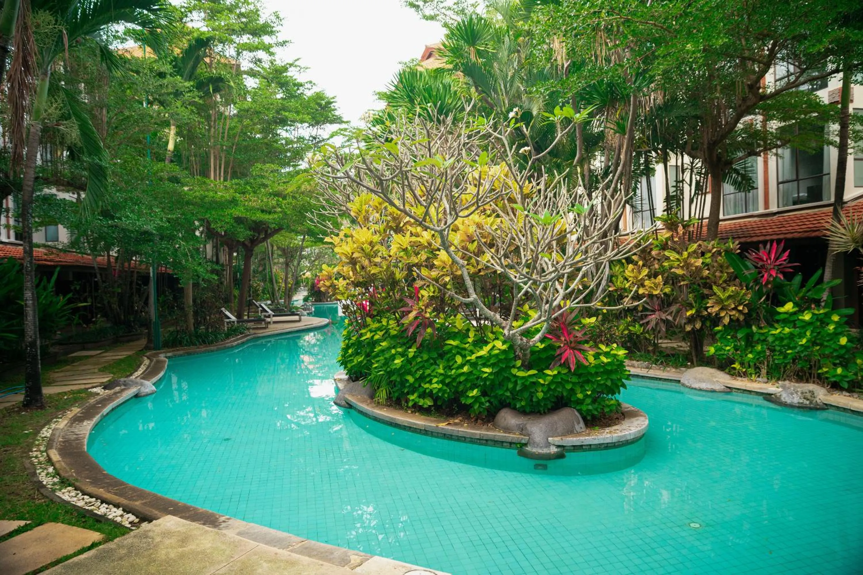 Swimming pool in Prime Plaza Hotel Sanur – Bali